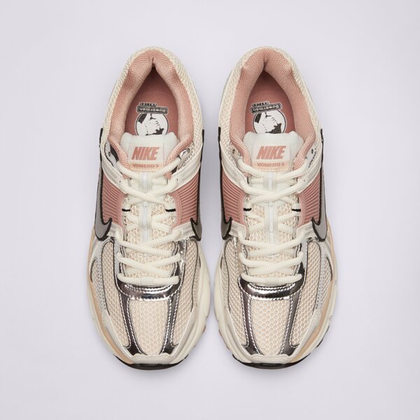 Дамски маратонки NIKE W ZOOM VOMERO 5 NEWS hf1877-102 цвят бежов