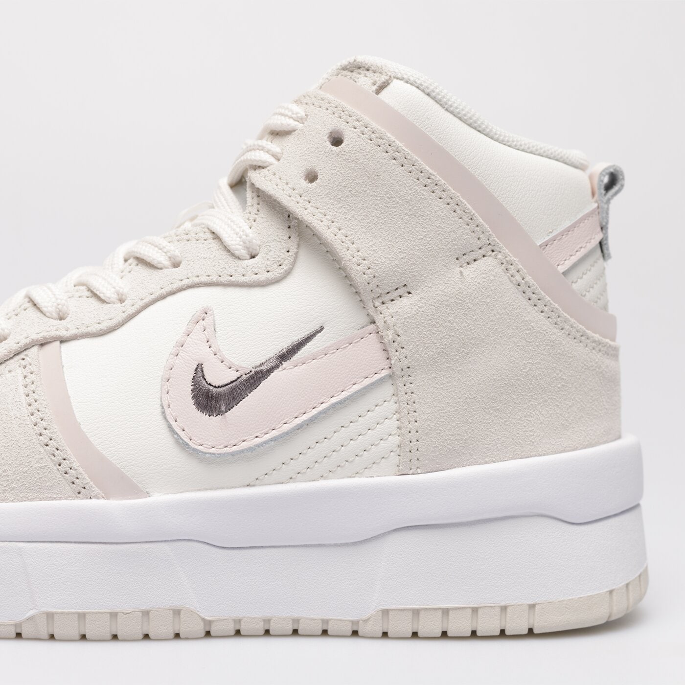 Дамски маратонки NIKE WMNS DUNK HIGH UP dh3718-108 цвят бял