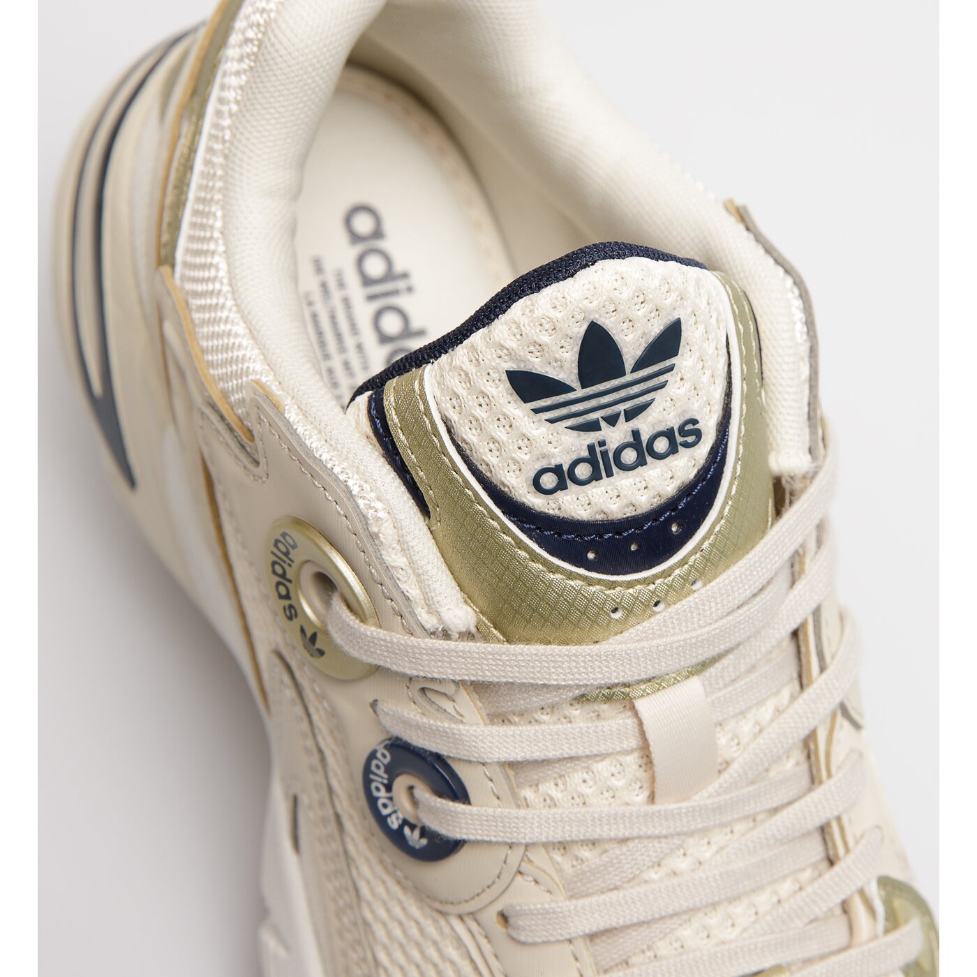 Дамски маратонки ADIDAS ASTIR W gz3571 цвят бежов