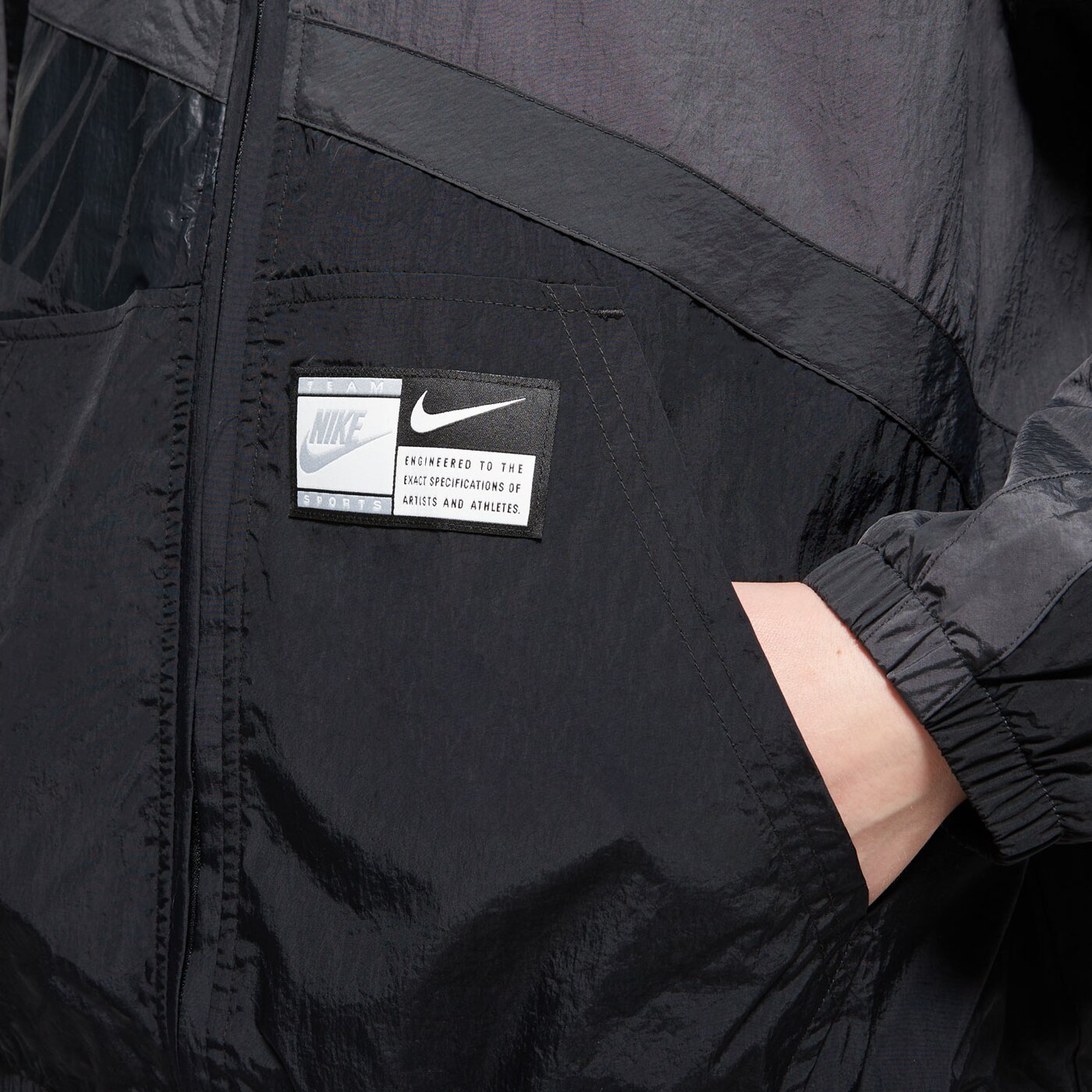 Дамско преходно яке NIKE ЯКЕ W NSW STREET WVN JKT hj0176-060 цвят черен