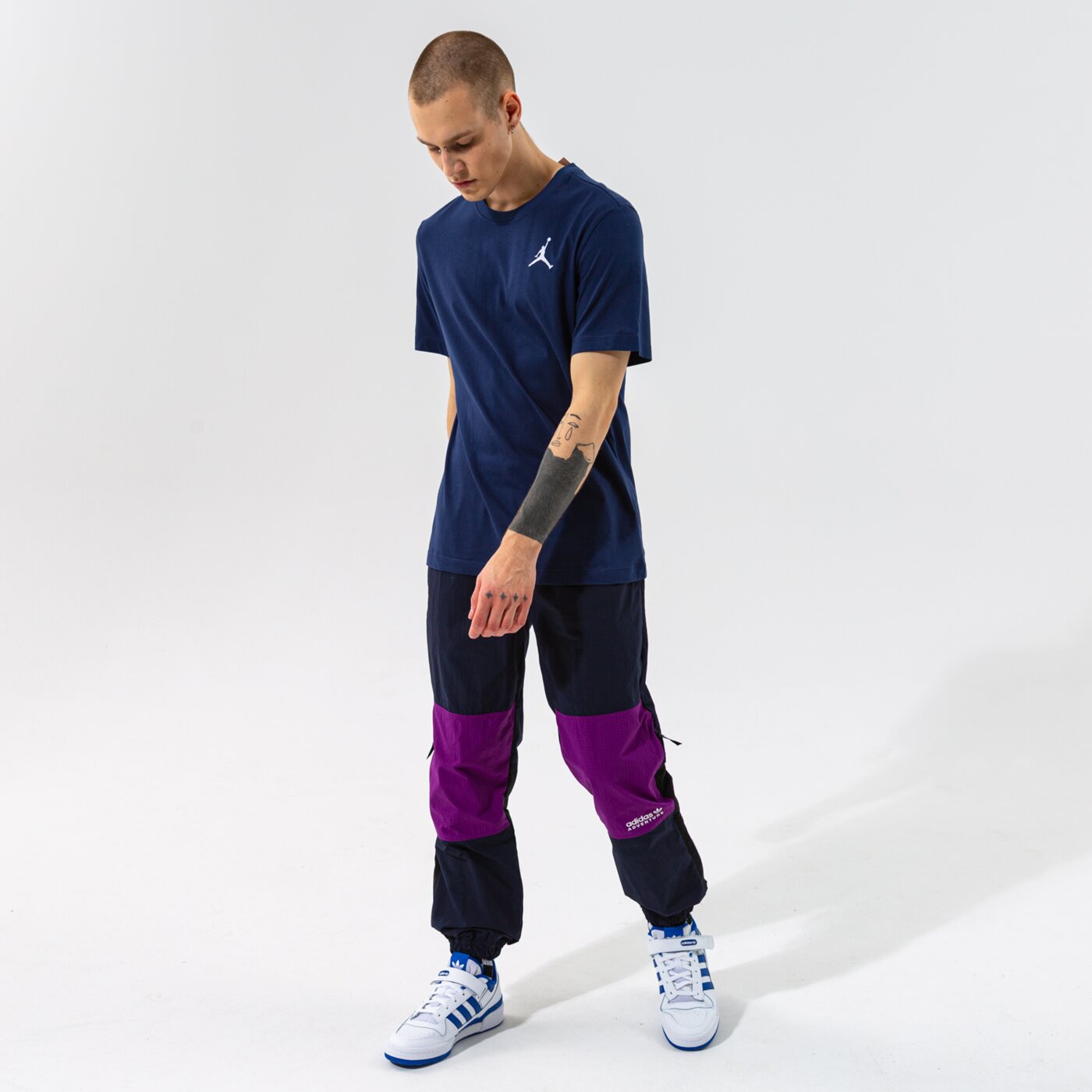 Мъжка тениска JORDAN ТЕНИСКА M J JUMPMAN EMB SS CREW dc7485-410 цвят тъмносин