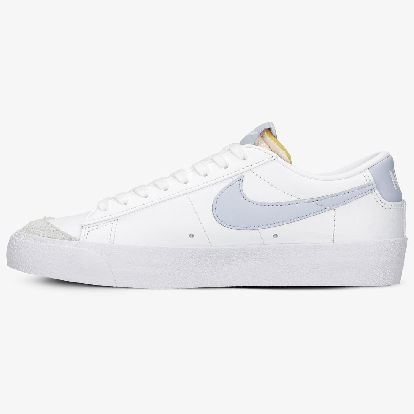 Дамски маратонки NIKE BLAZER LOW '77 dc4769-103 цвят бял