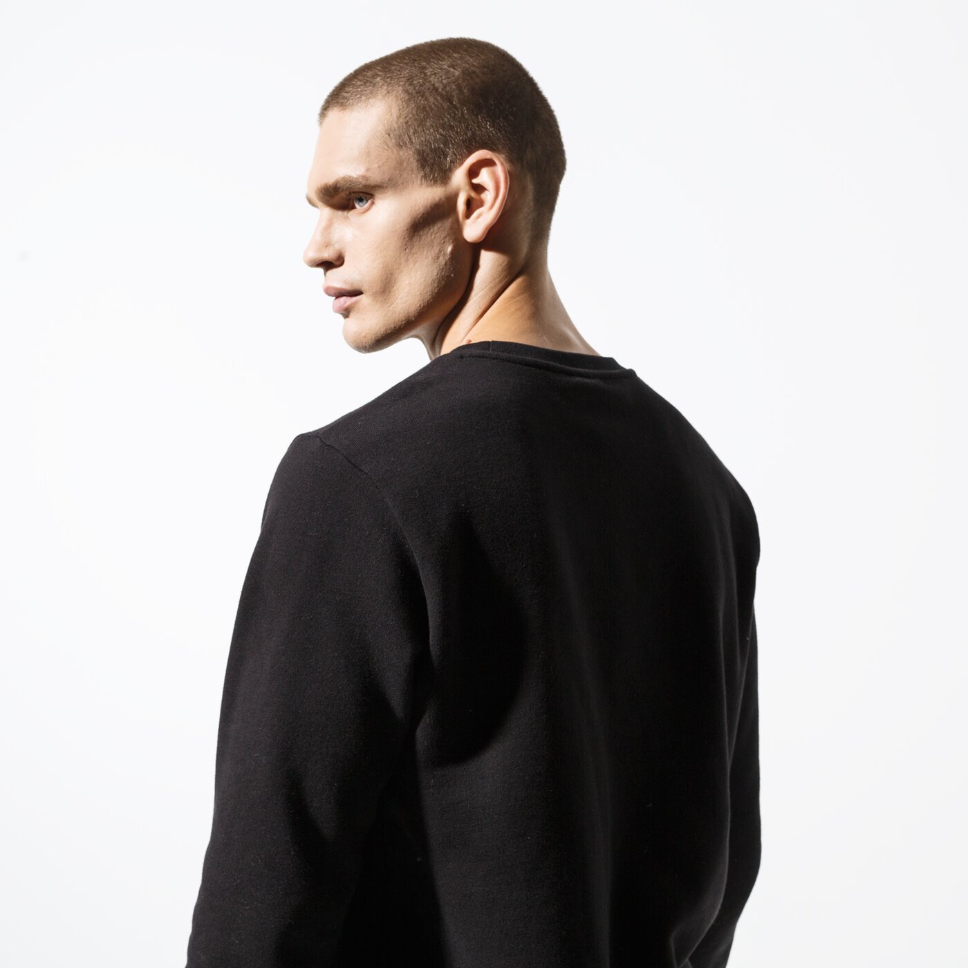 Мъжки суичър CONFRONT СУИТЧЪР ESSENTIAL BLK SWEATSHIRT cf39blm39003 цвят черен