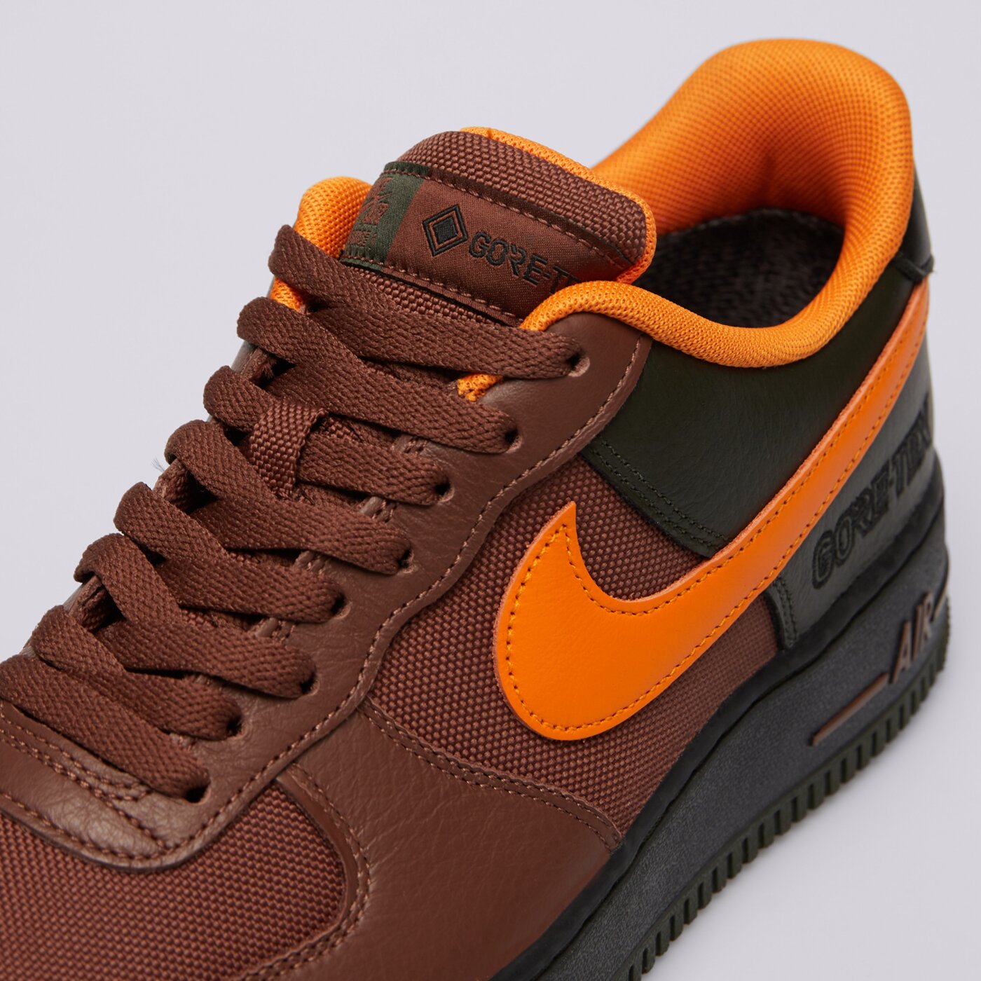 Мъжки маратонки NIKE AIR FORCE 1 GTX ck2630-201 цвят кафяв