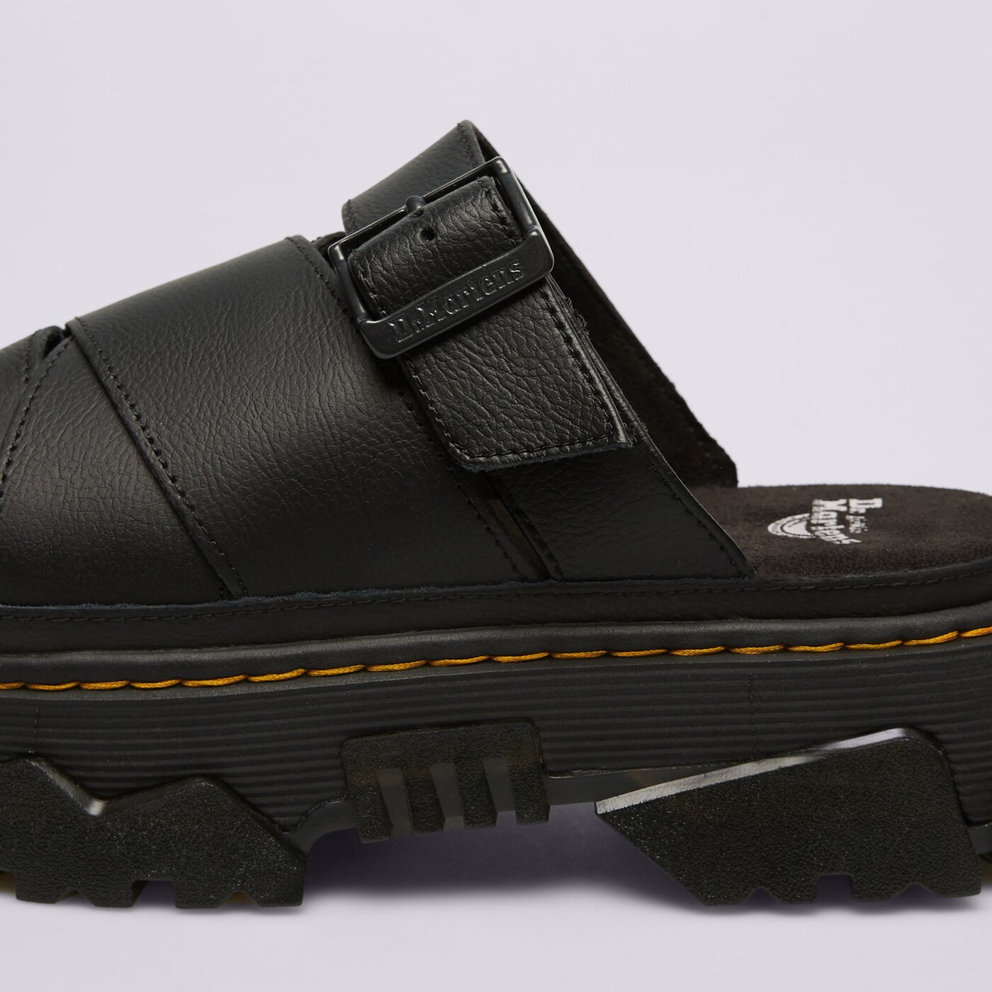 Дамски чехли и сандали DR.MARTENS MATTISON SLIDE SANDAL 40900001 цвят черен