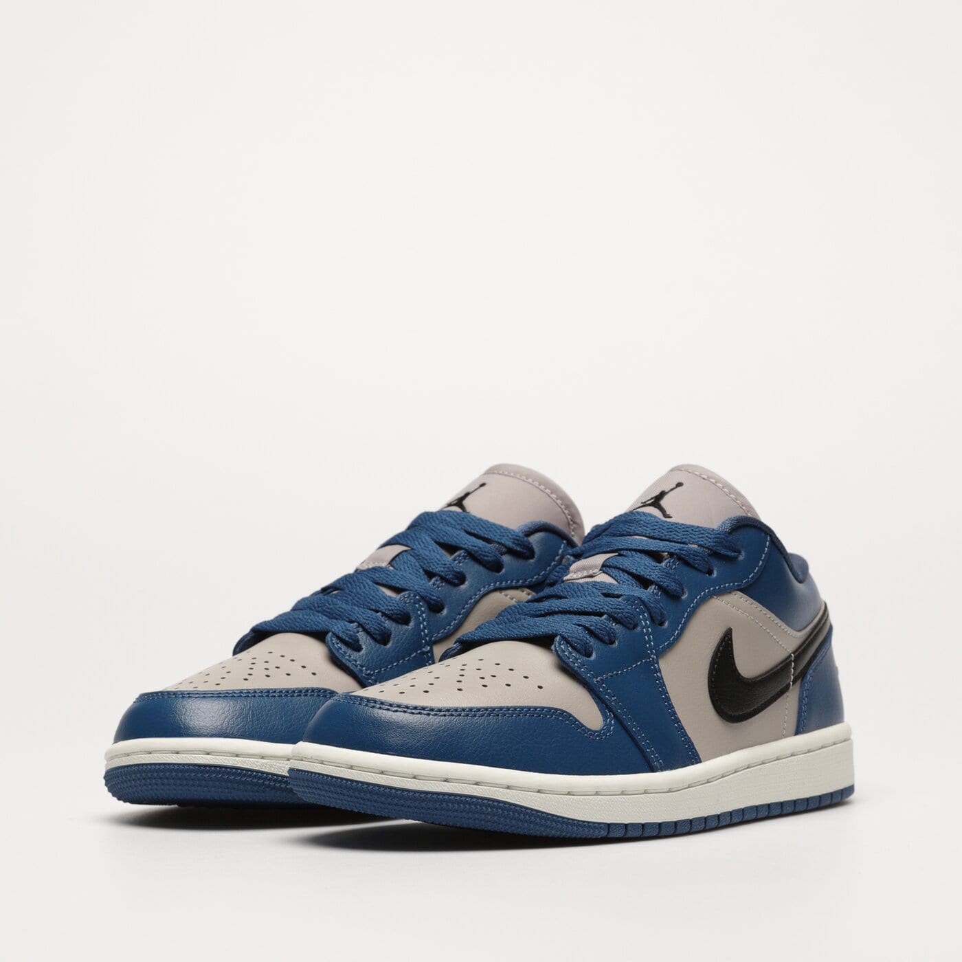 Дамски маратонки WMNS AIR JORDAN 1 LOW dc0774-402 цвят син