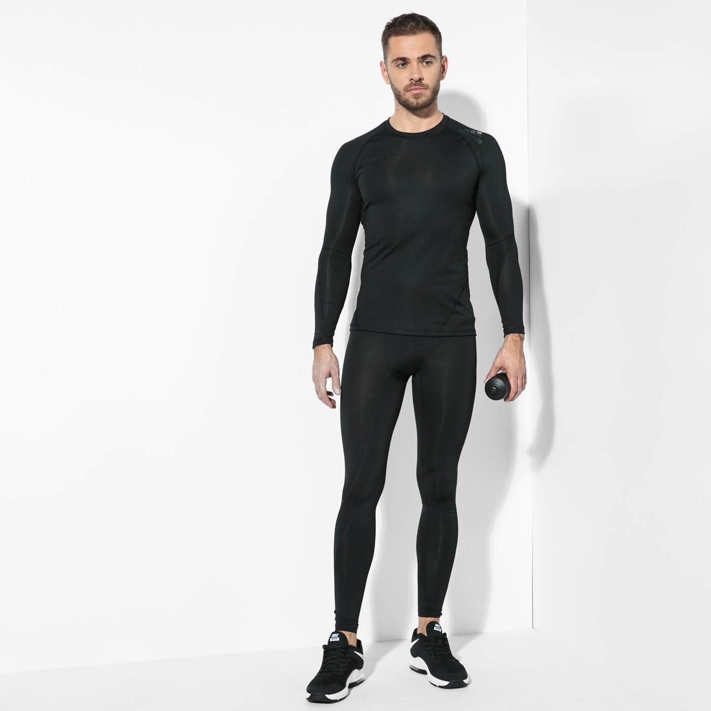 Мъжки панталони NIKE КЛИН M NK BSLYR TGHT 2L CMO aq1204-010 цвят черен