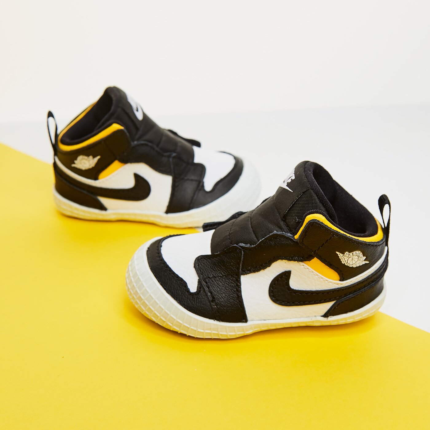 Детски маратонки JORDAN 1 CRIB  at3745-017 цвят жълт