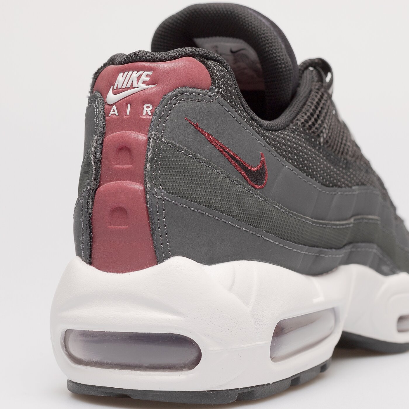 Мъжки маратонки AIR MAX 95 ESSENTIAL dq3982-001 цвят черен