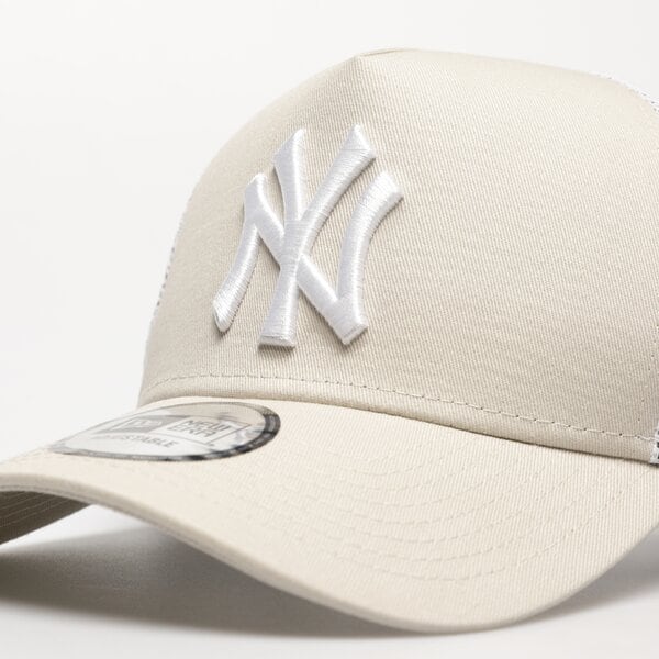 Мъжка шапка с козирка NEW ERA ШАПКА LEAGUE ESS 9FORTY TRUCKER NYY STN NEW YORK YAN 12523893 цвят бежов