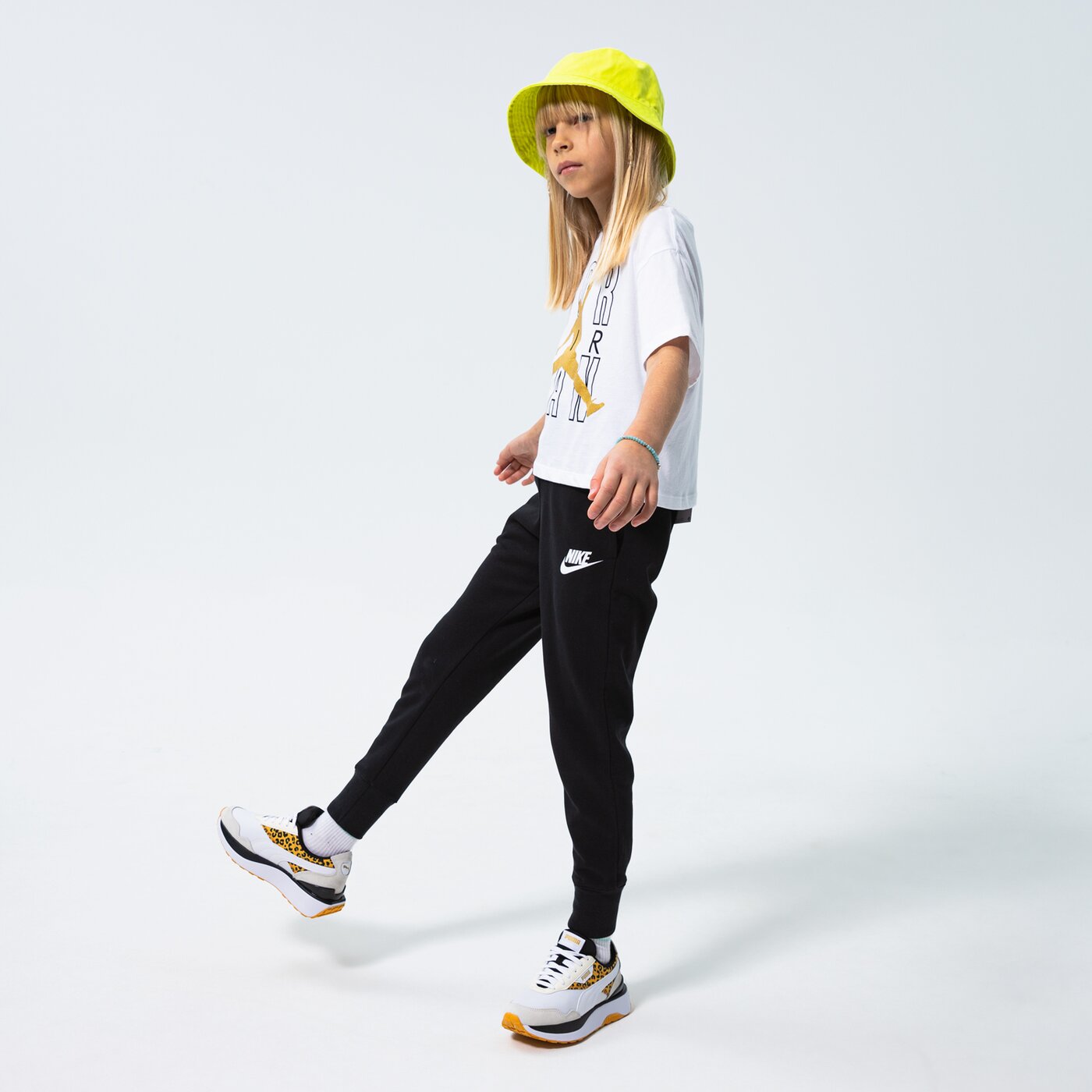 Детски панталони NIKE ПАНТАЛОНИ GIRLS' CLUB FRENCH TERRY JOGGERS GIRL dc7211-010 цвят черен