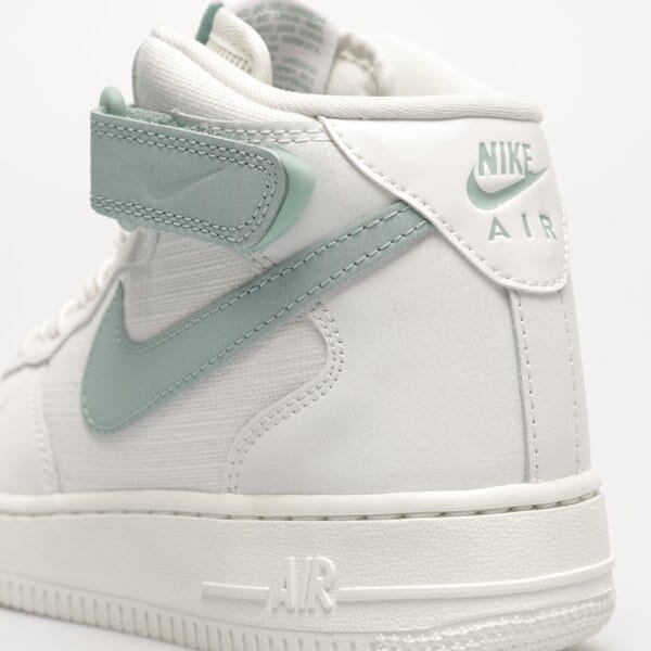 Дамски маратонки NIKE WMNS AIR FORCE 1 '07 MID dd9625-103 цвят бял