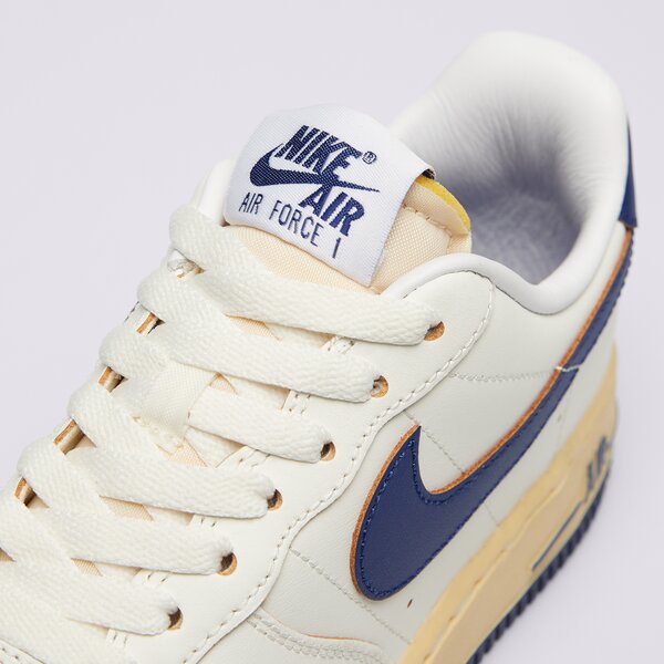 Дамски маратонки NIKE WMNS AIR FORCE 1 '07 fq8103-133 цвят кремав