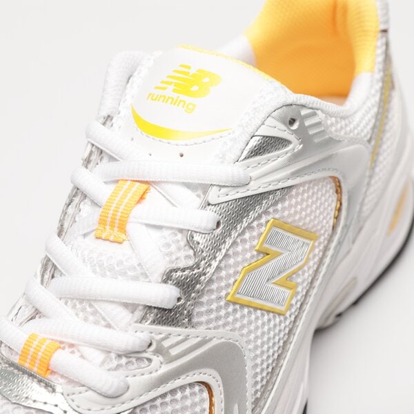 Дамски маратонки NEW BALANCE 530  mr530put цвят бял