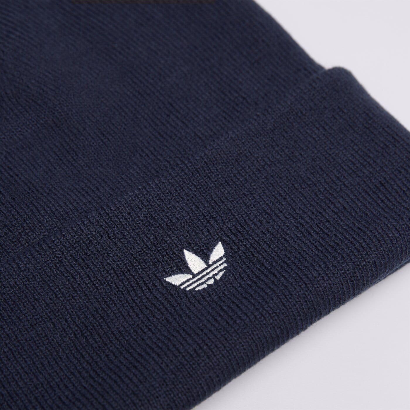 Дамска зимна шапка ADIDAS ШАПКА ADICOLOR CUFF B jz4980 цвят сив