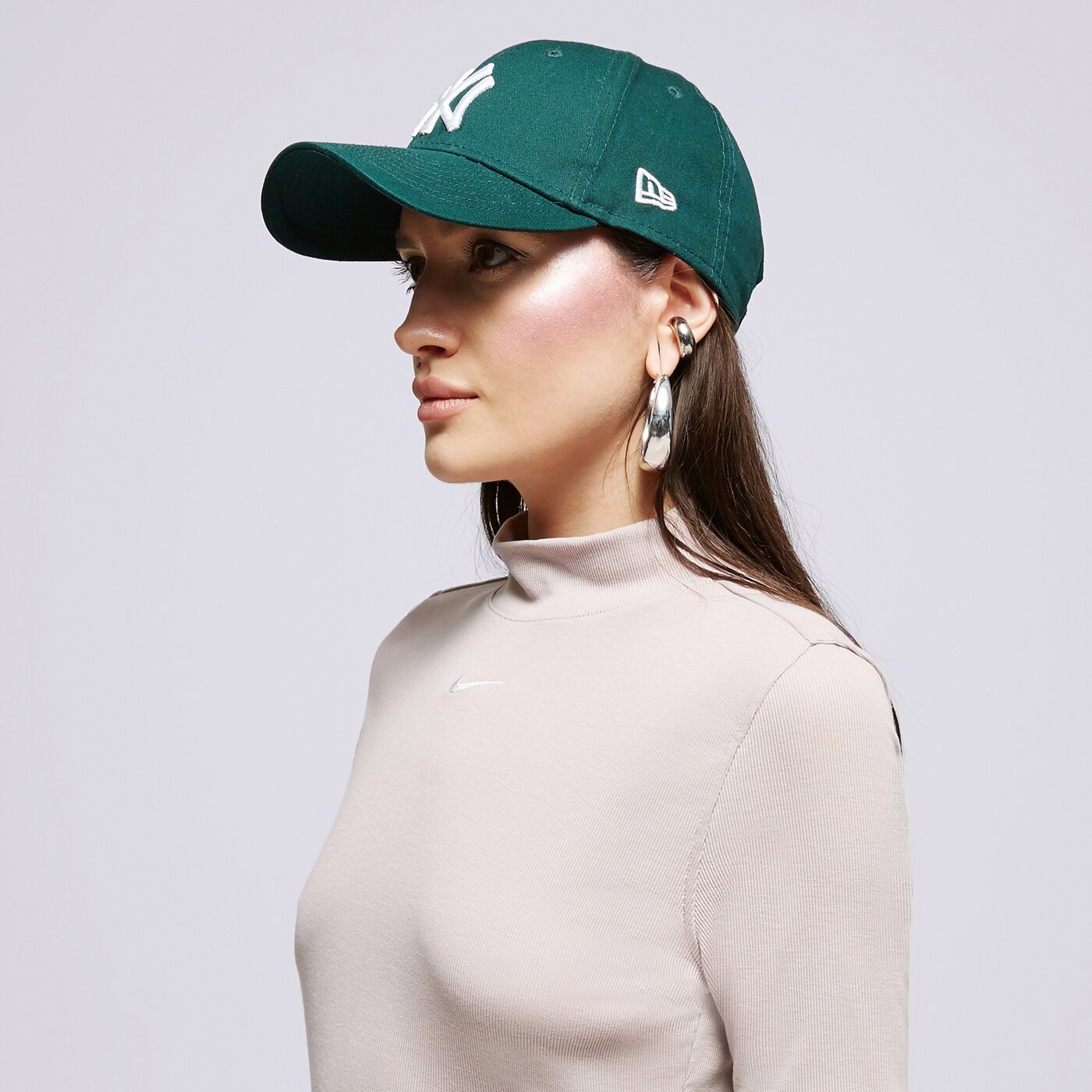 Дамска тениска NIKE ТЕНИСКА W NSW ESSNTL RIB MOCK SS ТОП dv7958-272 цвят бежов