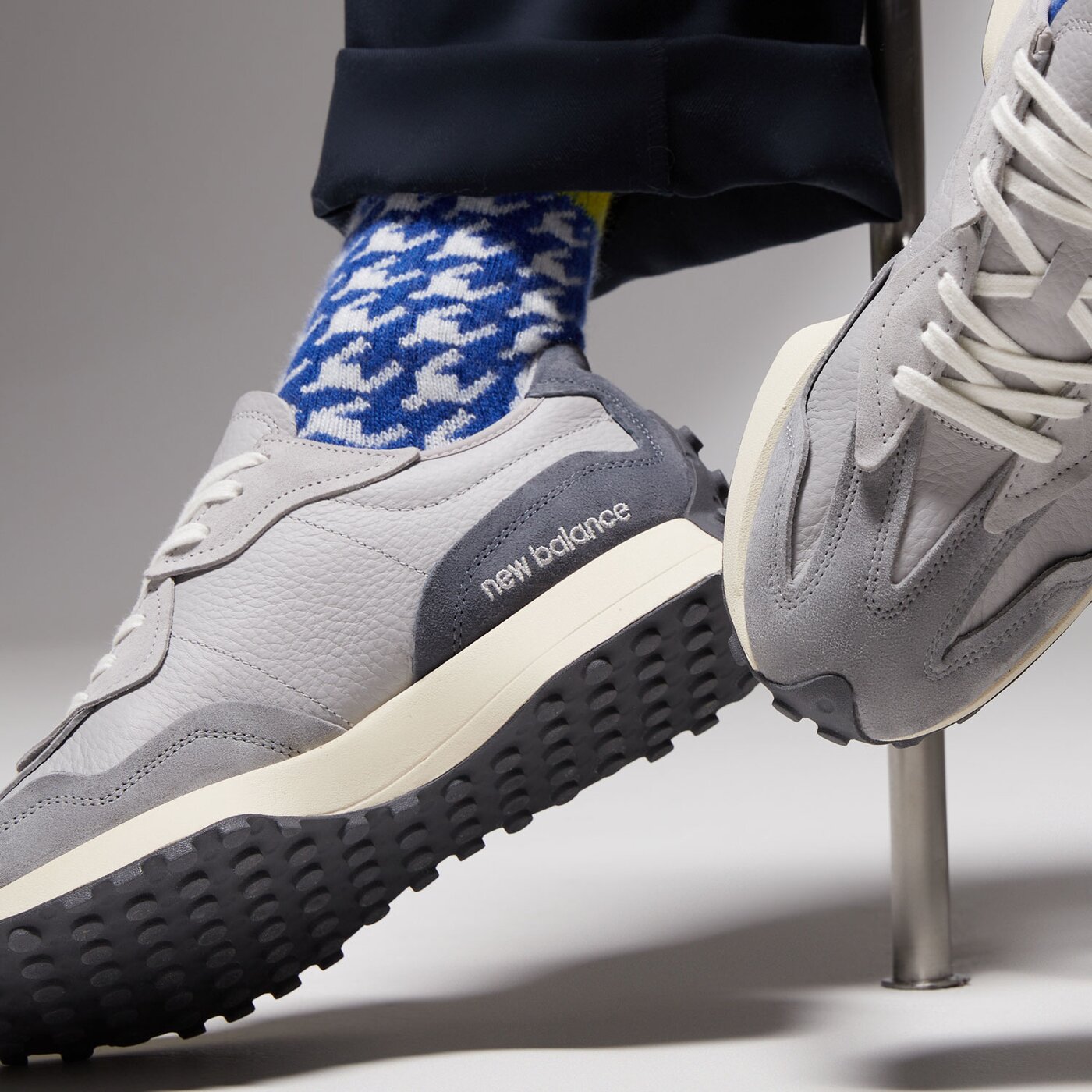 Мъжки маратонки NEW BALANCE 327  u327wgc цвят сив