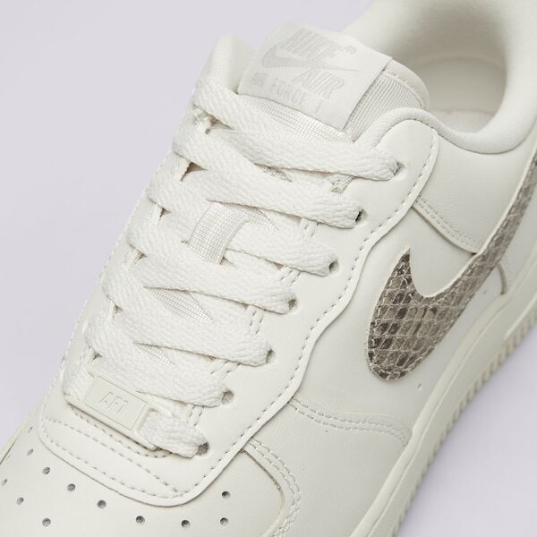 Дамски маратонки NIKE WMNS AIR FORCE 1 '07 REC dd8959-002 цвят бежов