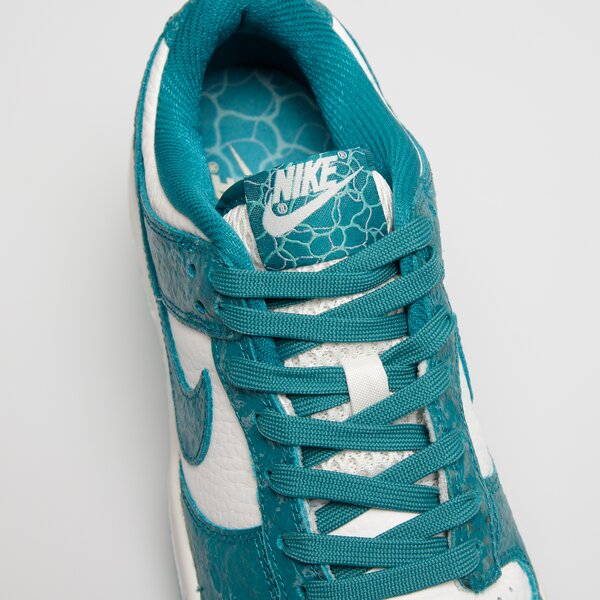 Дамски маратонки NIKE WMNS DUNK LOW dv3029-100 цвят бял