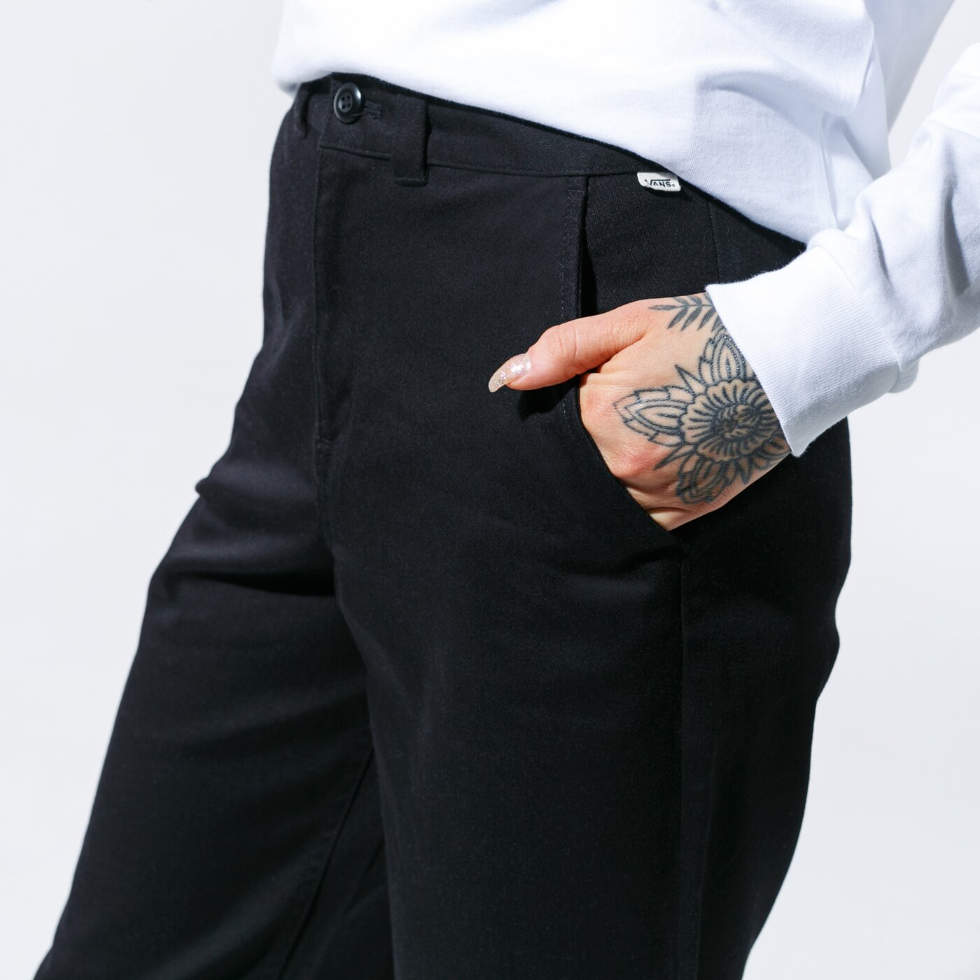 Дамски панталони VANS ПАНТАЛОНИ WM AUTHENTIC CHINO WMN BLACK vn0a47seblk1 цвят черен