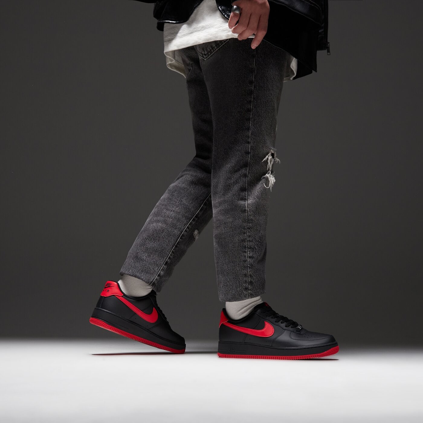 Мъжки маратонки NIKE AIR FORCE 1 '07  fj4146-002 цвят червен