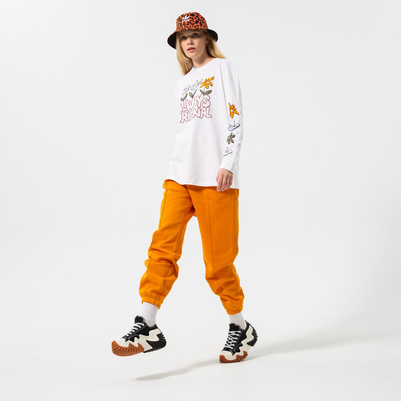 Дамска тениска ADIDAS ТЕНИСКА GRAPHIC LS hf2013 цвят бял