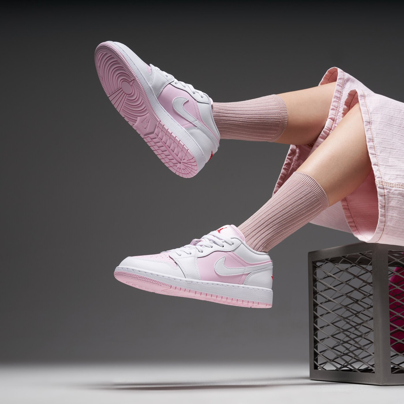 Детски маратонки JORDAN AIR JORDAN 1 LOW 553560-608 цвят розов