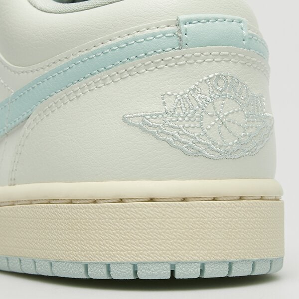 Дамски маратонки WMNS AIR JORDAN 1 LOW dc0774-134 цвят мента