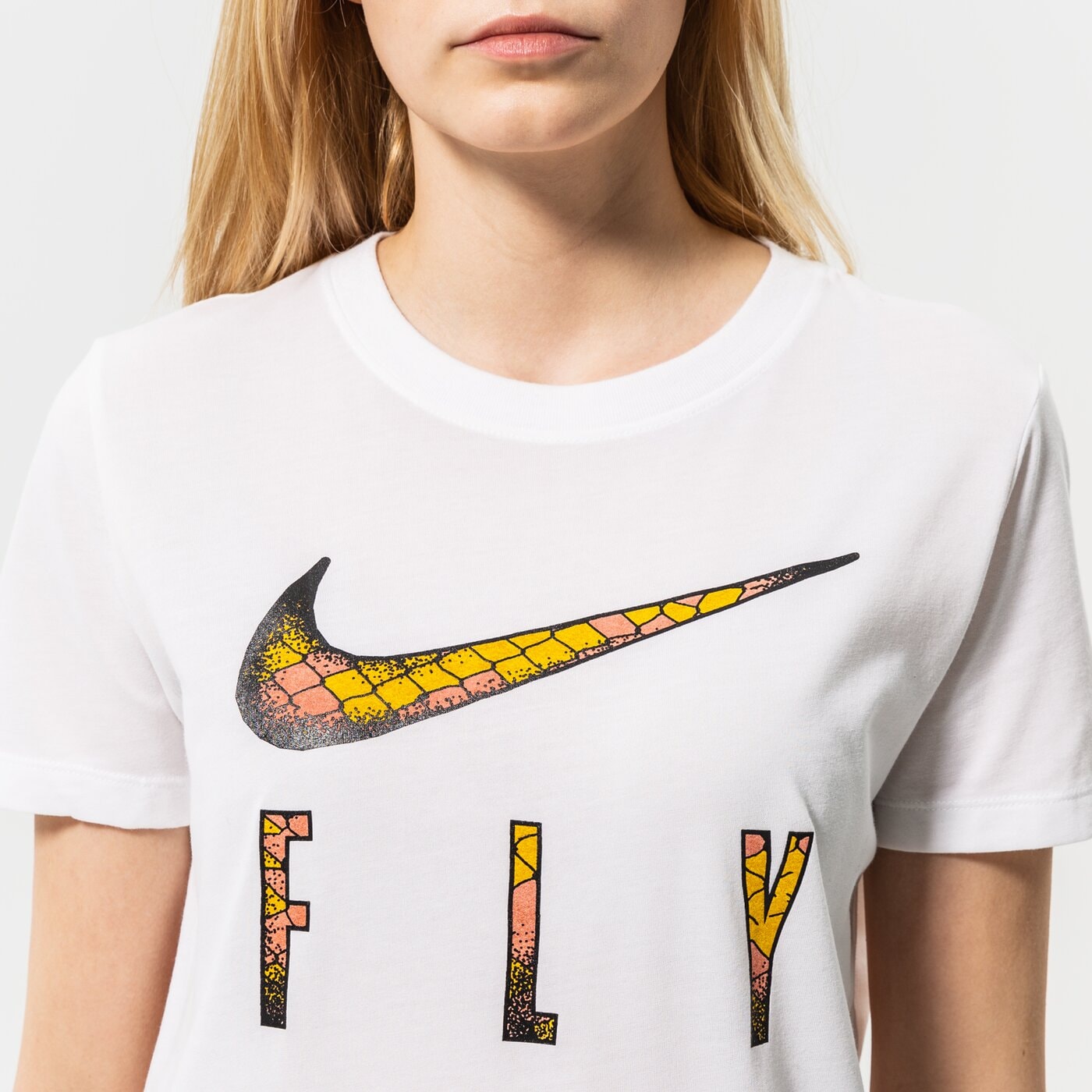 Дамска тениска NIKE ТЕНИСКА W NK DF SWSH FLY SSNL SS TEE NBB dn3048-100 цвят бял