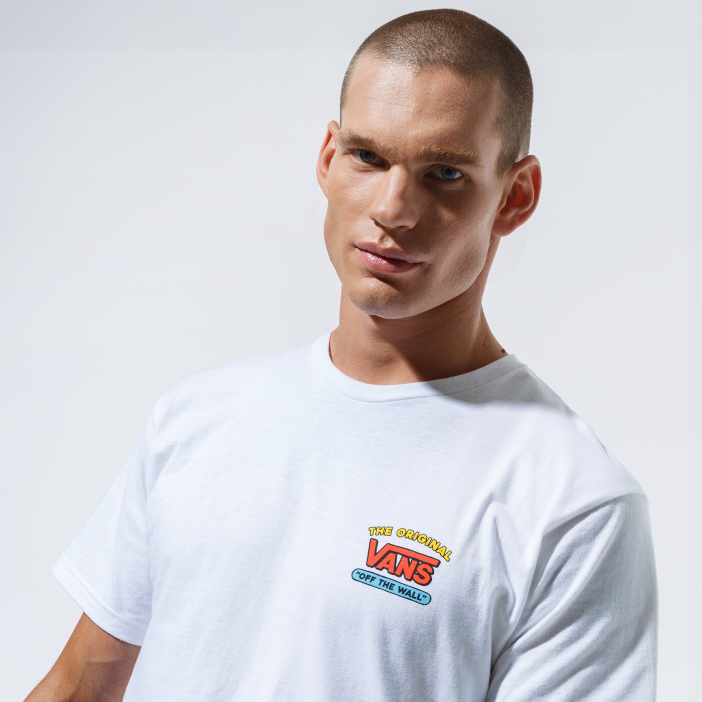 Мъжка тениска VANS ТЕНИСКА VANS X THE SIMPSONS FAMILY SS vn0a4rtozzz цвят бял