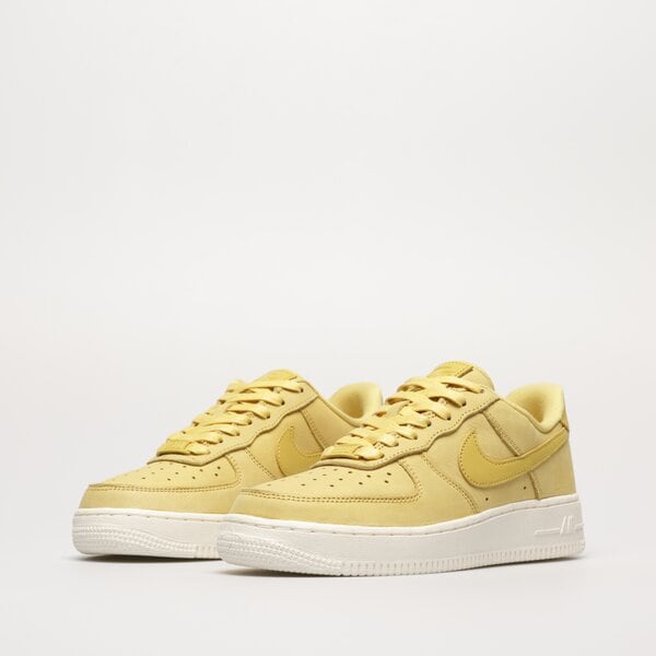 Дамски маратонки NIKE AIR FORCE 1 '07 PRM dr9503-700 цвят жълт