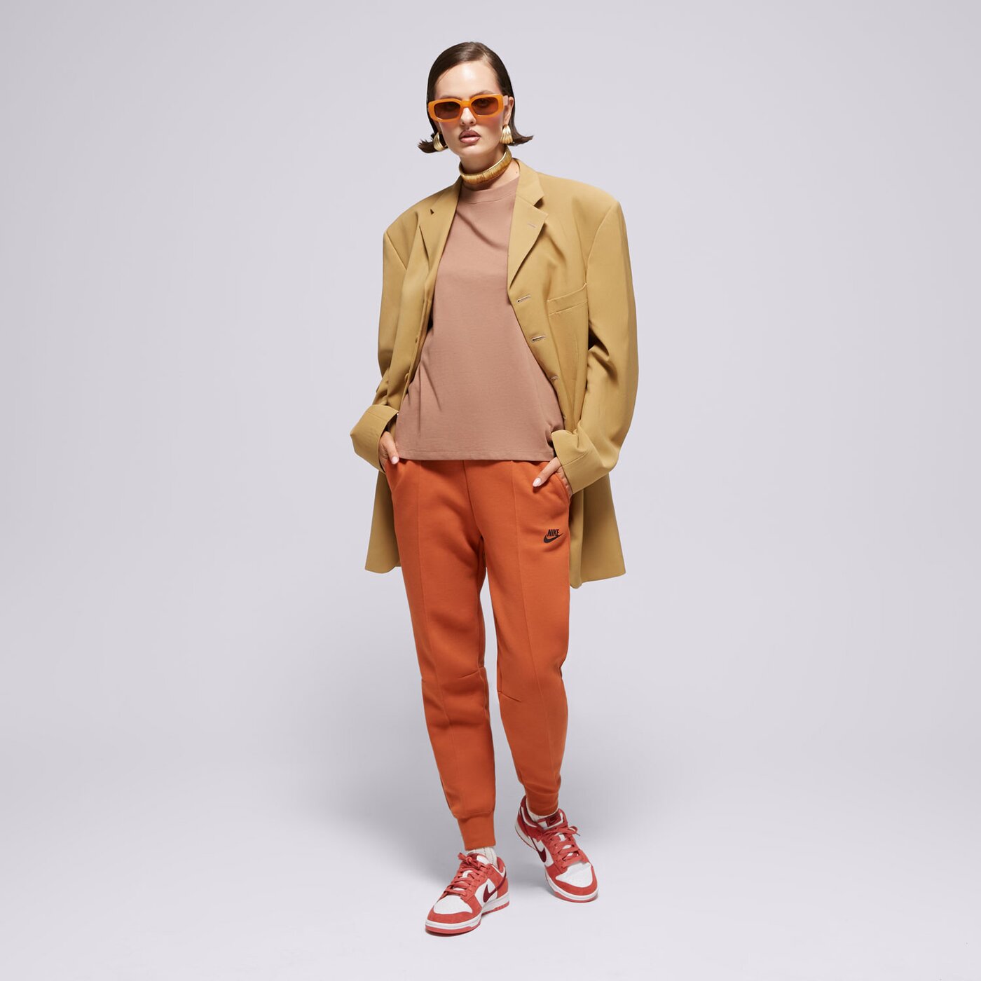 Дамски панталони NIKE ПАНТАЛОНИ W NSW TCH FLC MR JGGR fb8330-825 цвят оранжев