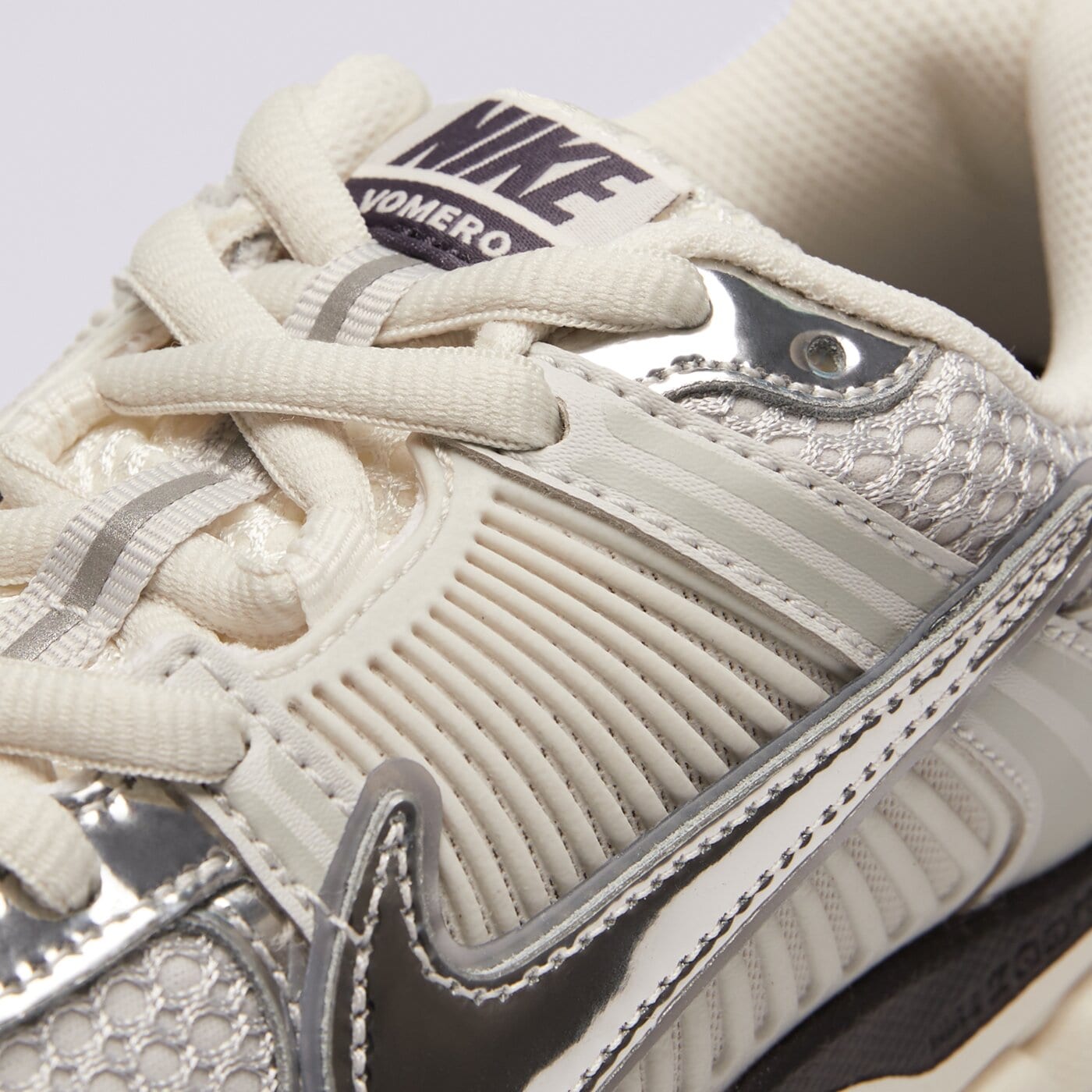 Дамски маратонки NIKE W ZOOM VOMERO 5 NA fd0884-025 цвят сив