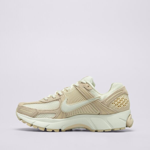 Дамски маратонки NIKE W ZOOM VOMERO 5 hq0458-200 цвят бежов