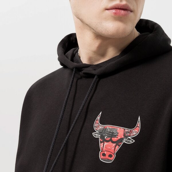 Мъжки суичър NEW ERA СУИТЧЪР С КАЧУЛКА INFILL TEAM LOGO BULLS CHICAGO BUL 60332139 цвят черен