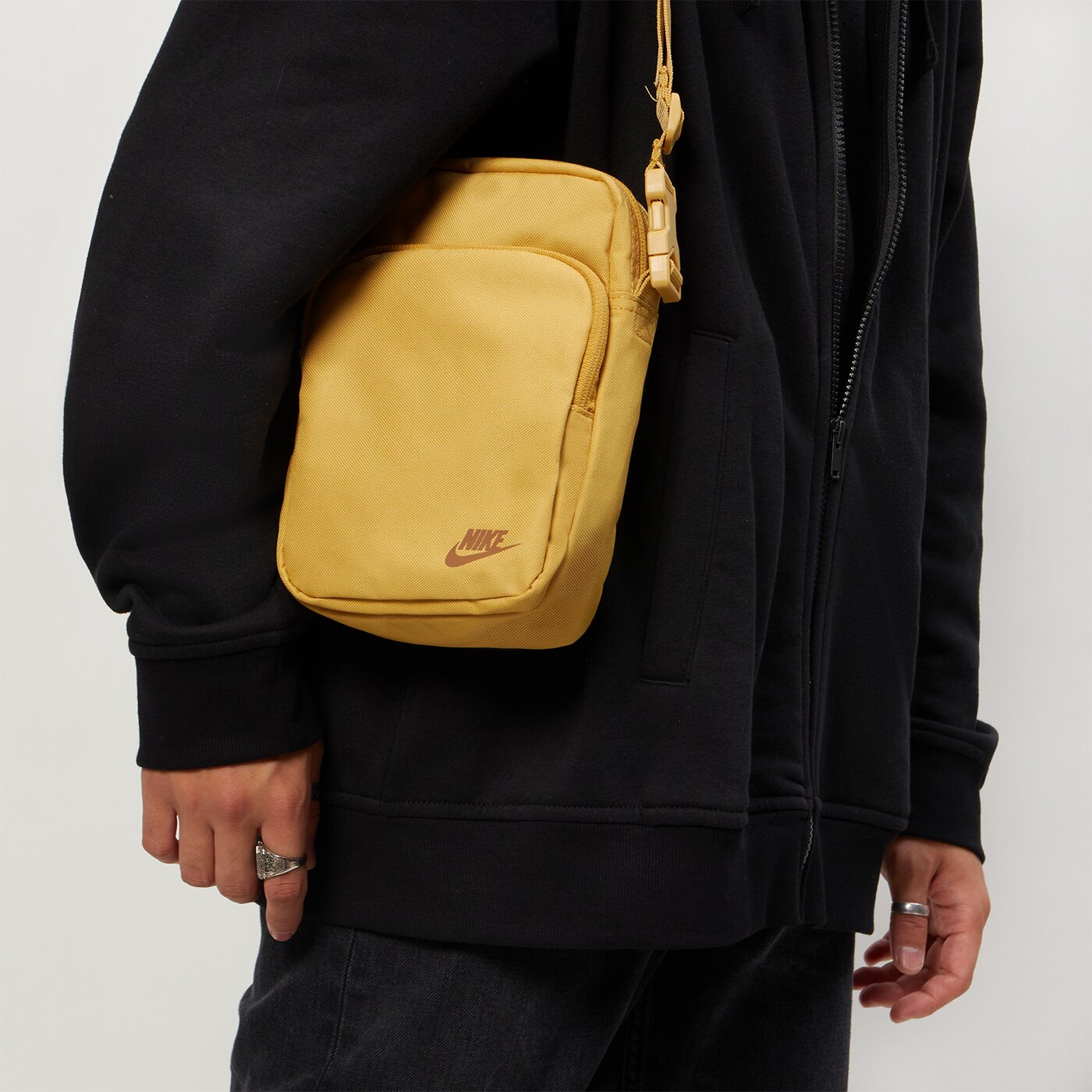 Дамски сак NIKE ЧАНТА HERITAGE db0456-725 цвят бежов