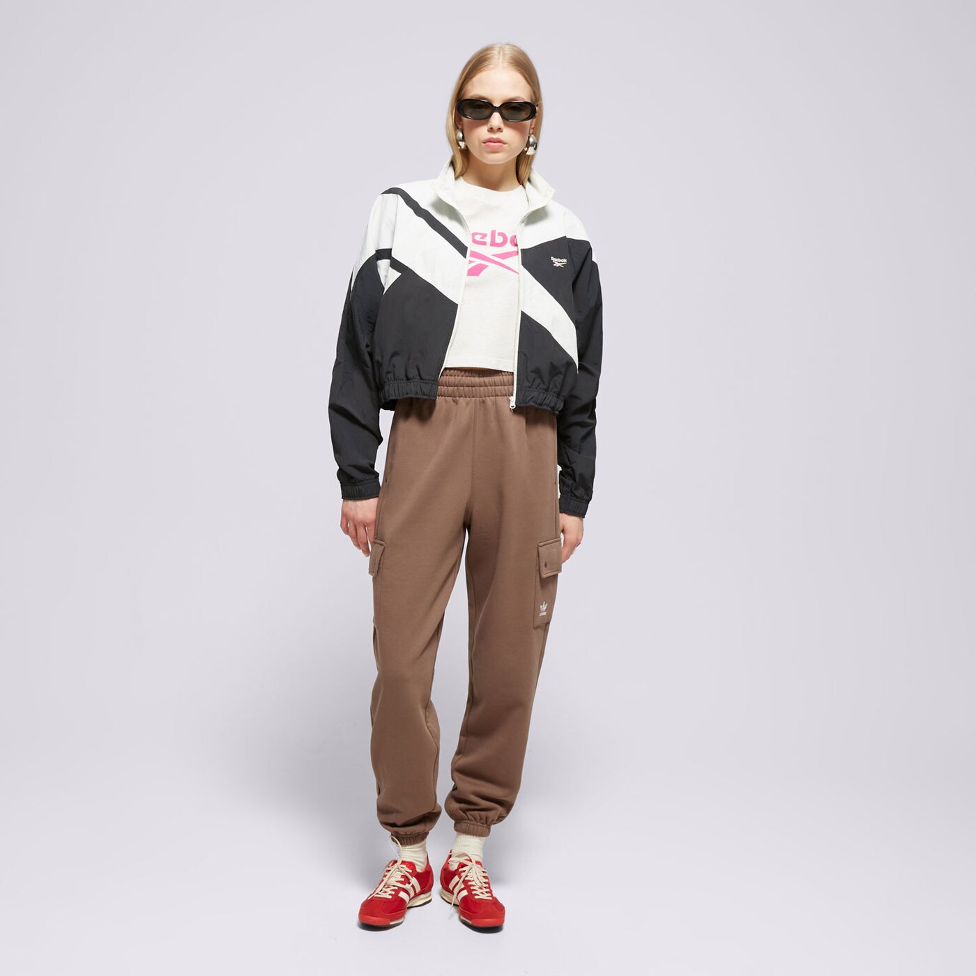 Дамски панталони ADIDAS ПАНТАЛОНИ CARGO JOGGER ir5909 цвят кафяв