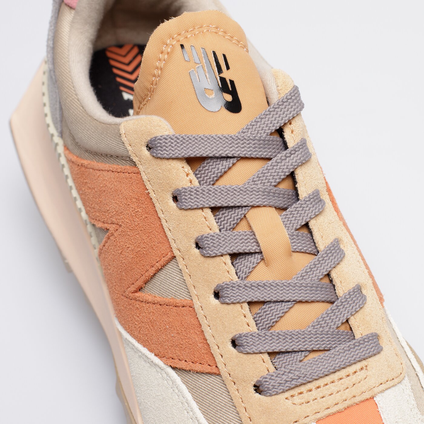 Дамски маратонки NEW BALANCE UXC72 uxc72wa цвят бежов