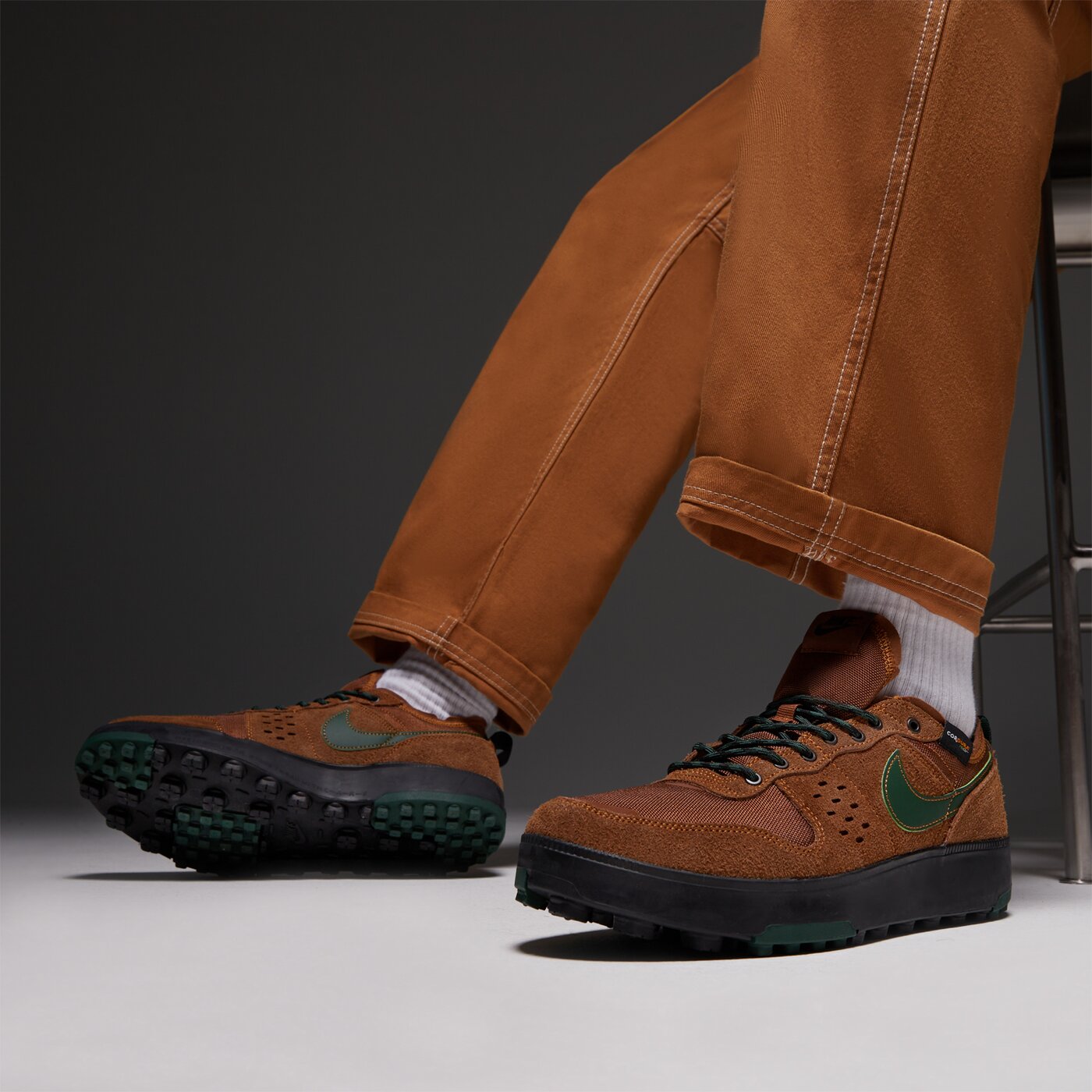 Мъжки туристически обувки NIKE C1TY PRM hj4316-201 цвят бордо