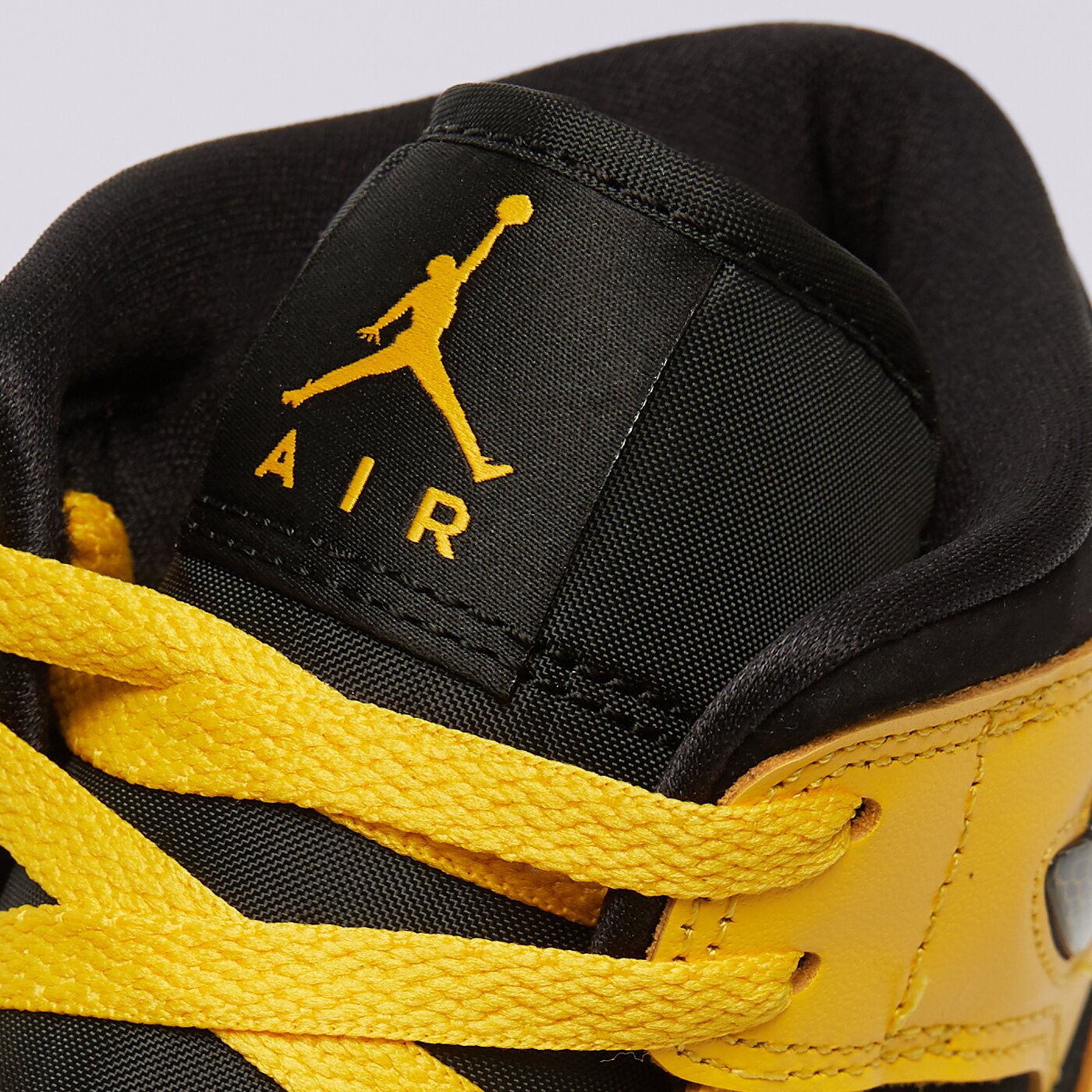 Мъжки маратонки AIR JORDAN 1 MID  hj6654-071 цвят черен