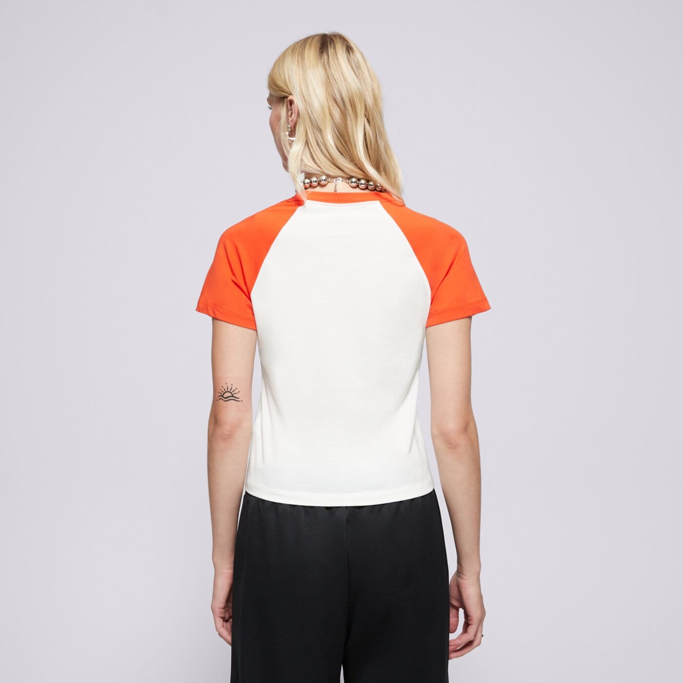 Дамска тениска NIKE ТЕНИСКА W NSW NK CHLL KNT TEE RGLN hv4992-133 цвят кремав