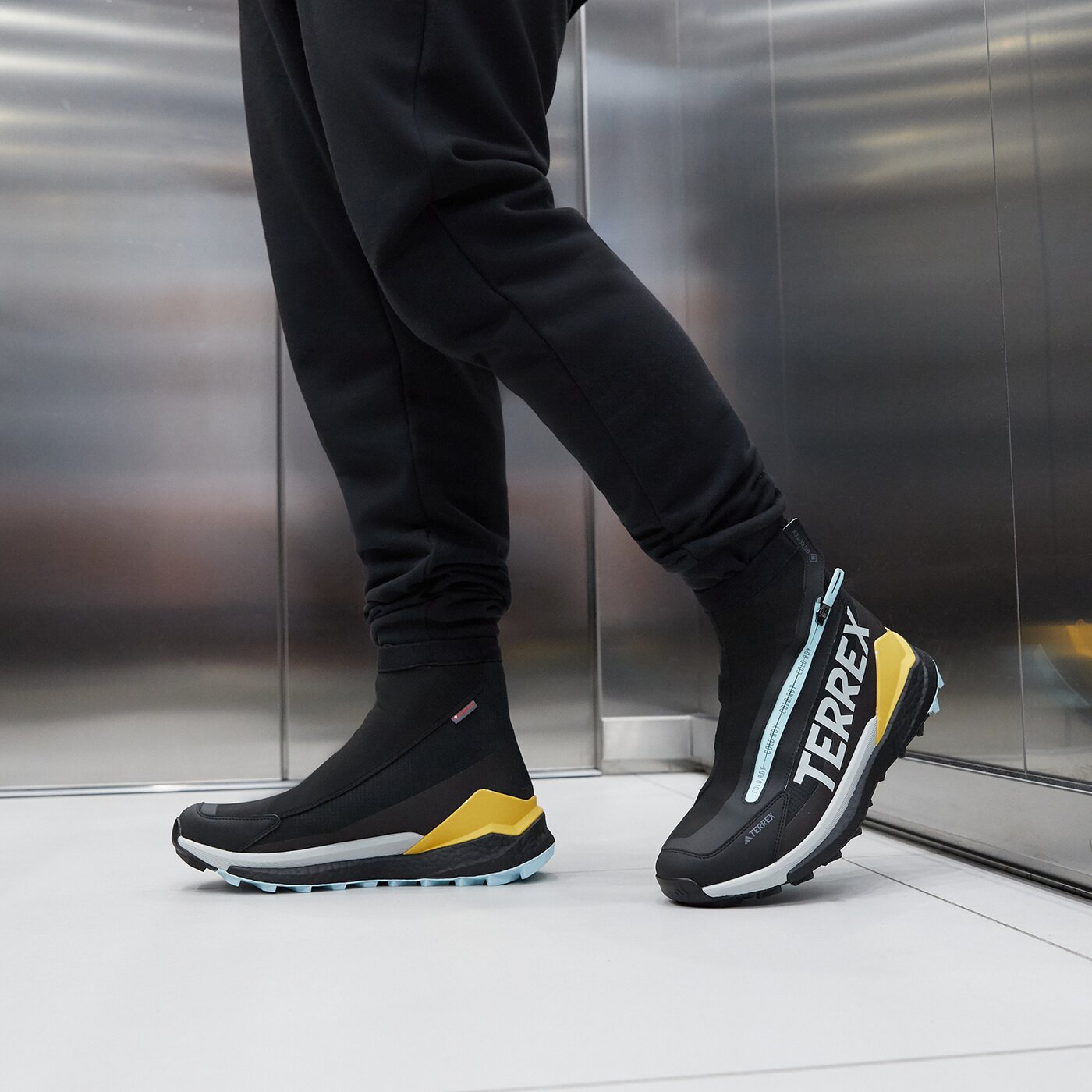 Мъжки туристически обувки ADIDAS TERREX FREE HIKER 2 C.RDY ig0253 цвят черен