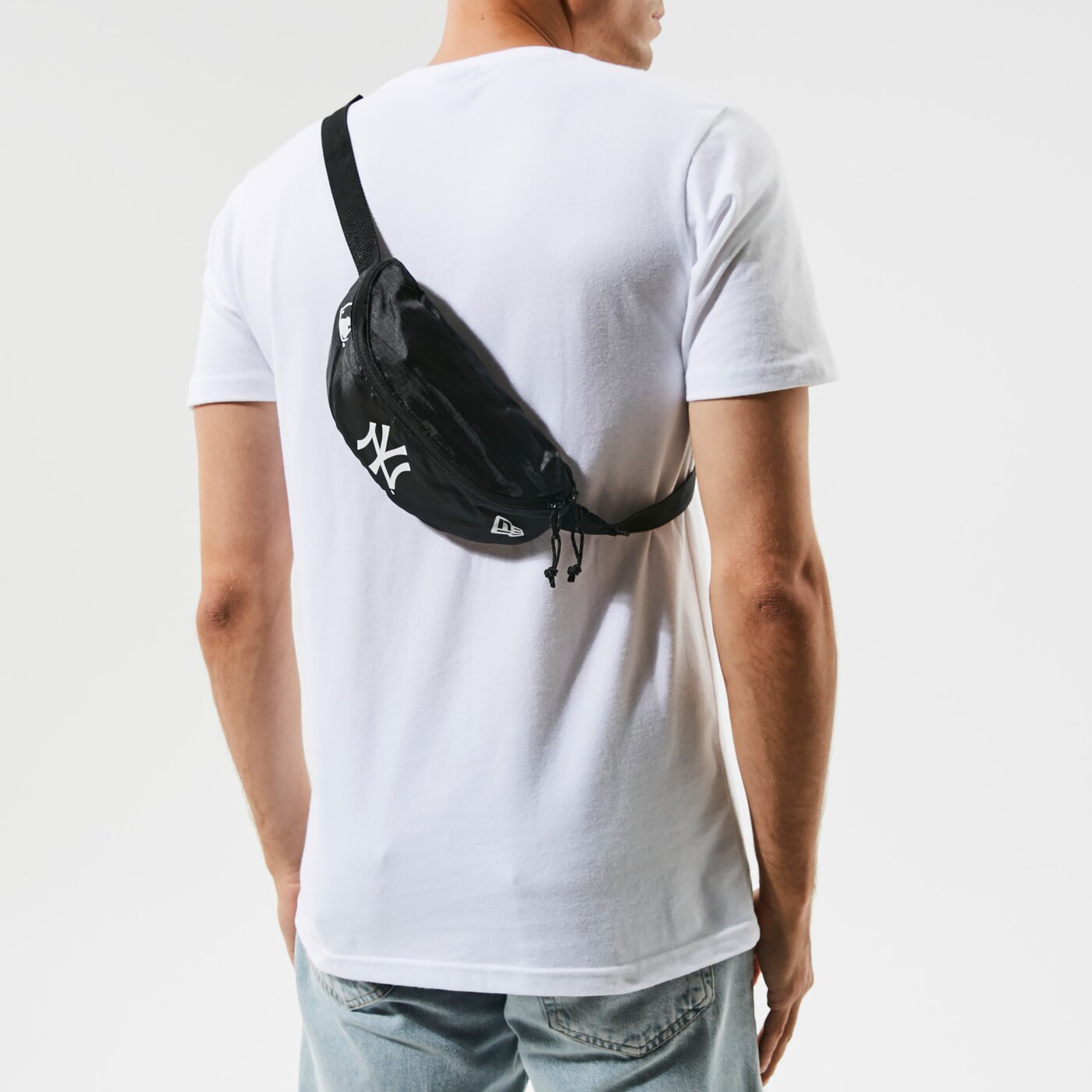 Дамска чанта за кръст NEW ERA ЧАНТА ЗА КРЪСТ MLB MINI WAIST BAG NYY BLK NEW YORK Y 60137393 цвят черен