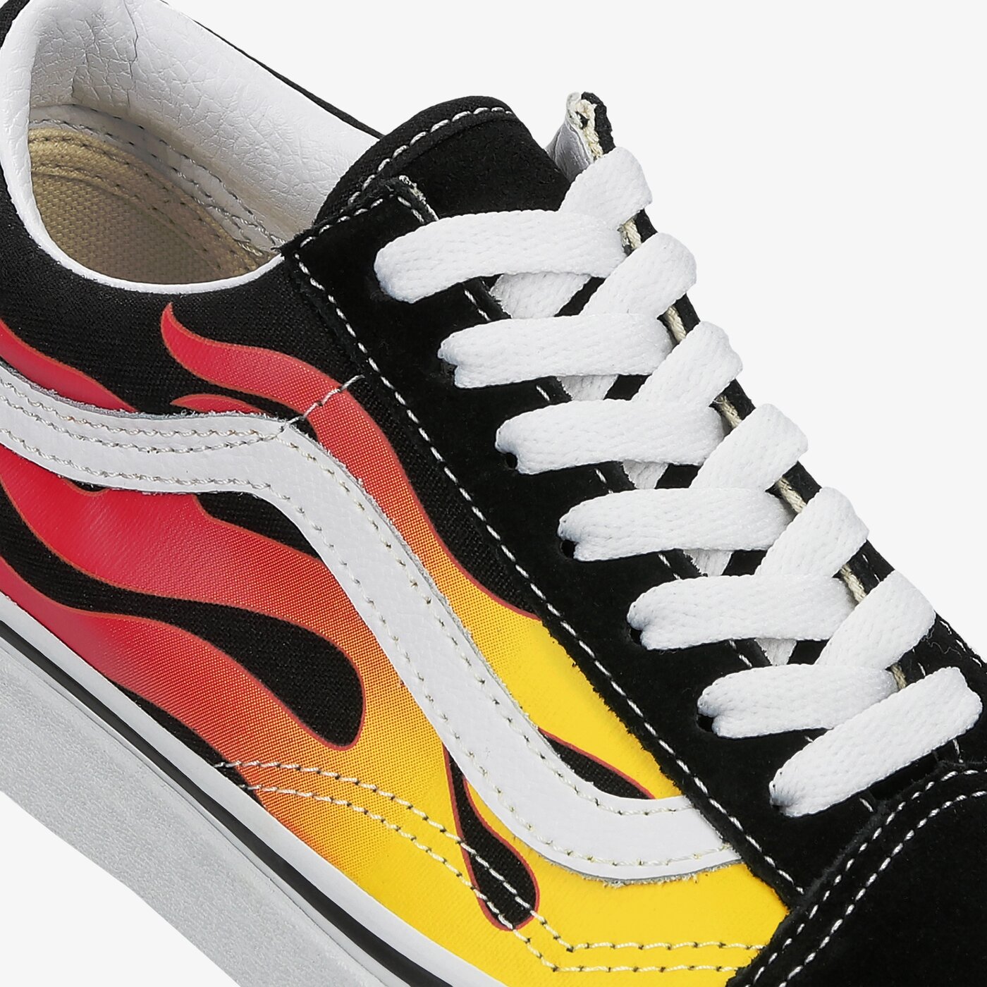 Дамски маратонки VANS UA OLD SKOOL vn0a38g1phn1 цвят черен