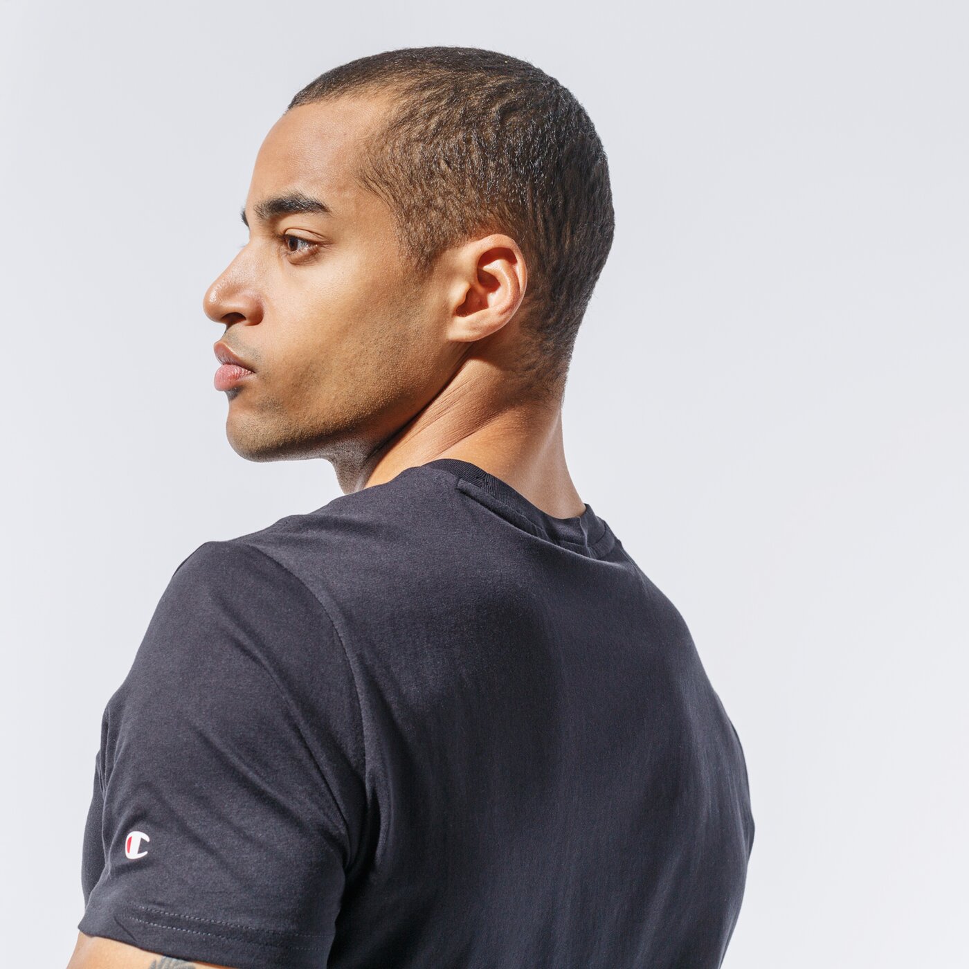 Мъжка тениска CHAMPION ТЕНИСКА CREWNECK ТЕНИСКА 214747kk001 цвят черен