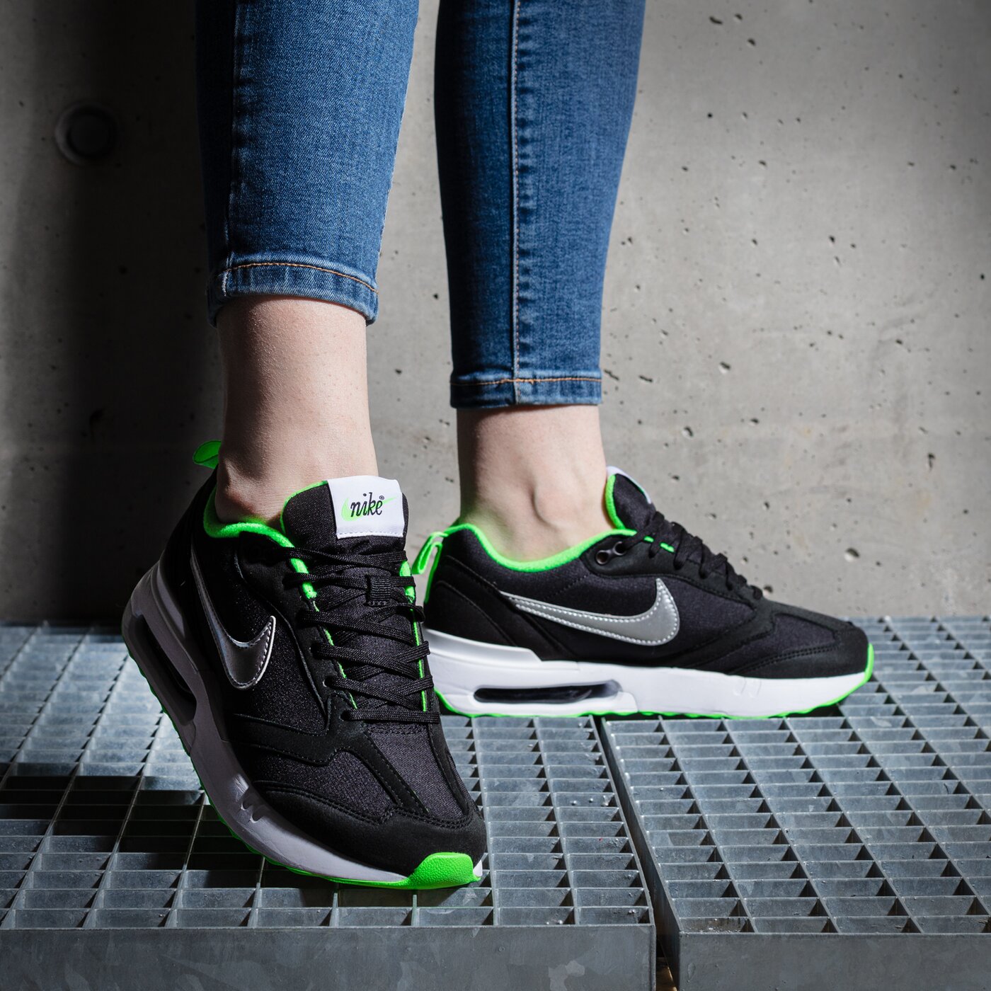 Детски маратонки NIKE AIR MAX DAWN dh3157-001 цвят черен