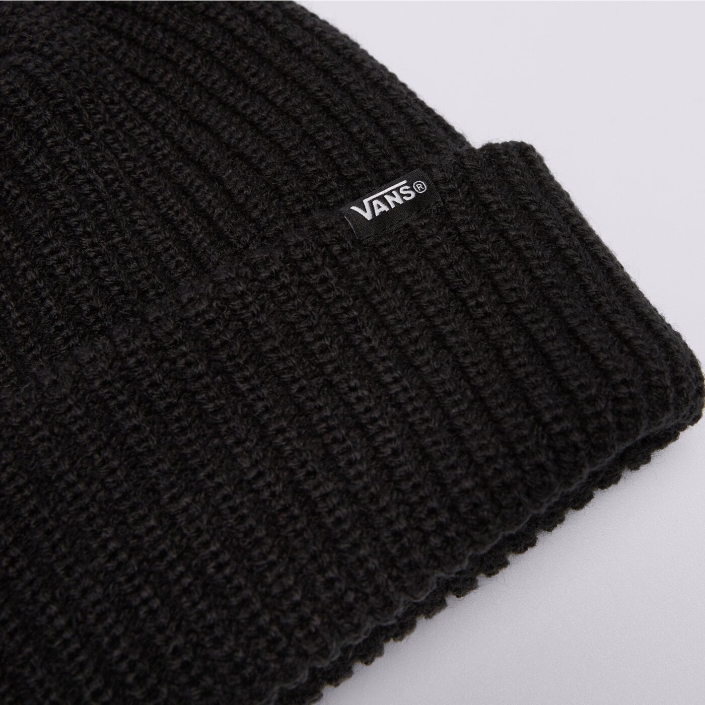 Дамска зимна шапка VANS ШАПКА CORE BASIC CUFF BEANIE vn000qb4blk1 цвят черен