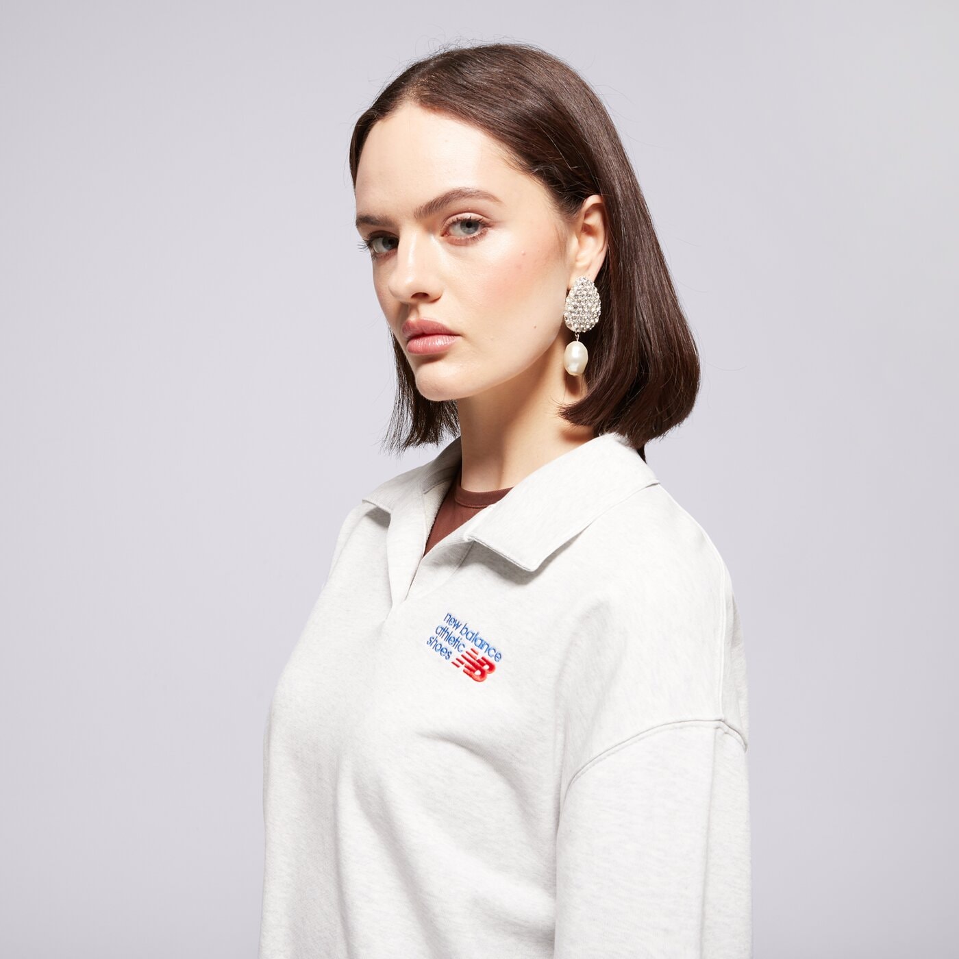 Дамски суичър NEW BALANCE СУИТЧЪР FRENCH TERRY ТЕНИСКА ТИП ПОЛО wt51513ahh цвят сив