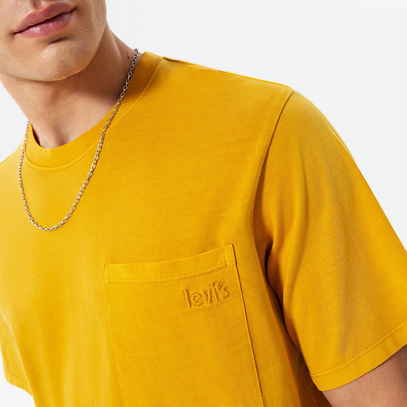 Мъжка тениска LEVI'S ТЕНИСКА SEASONAL POCKET TEE a3697-0001 цвят горчица