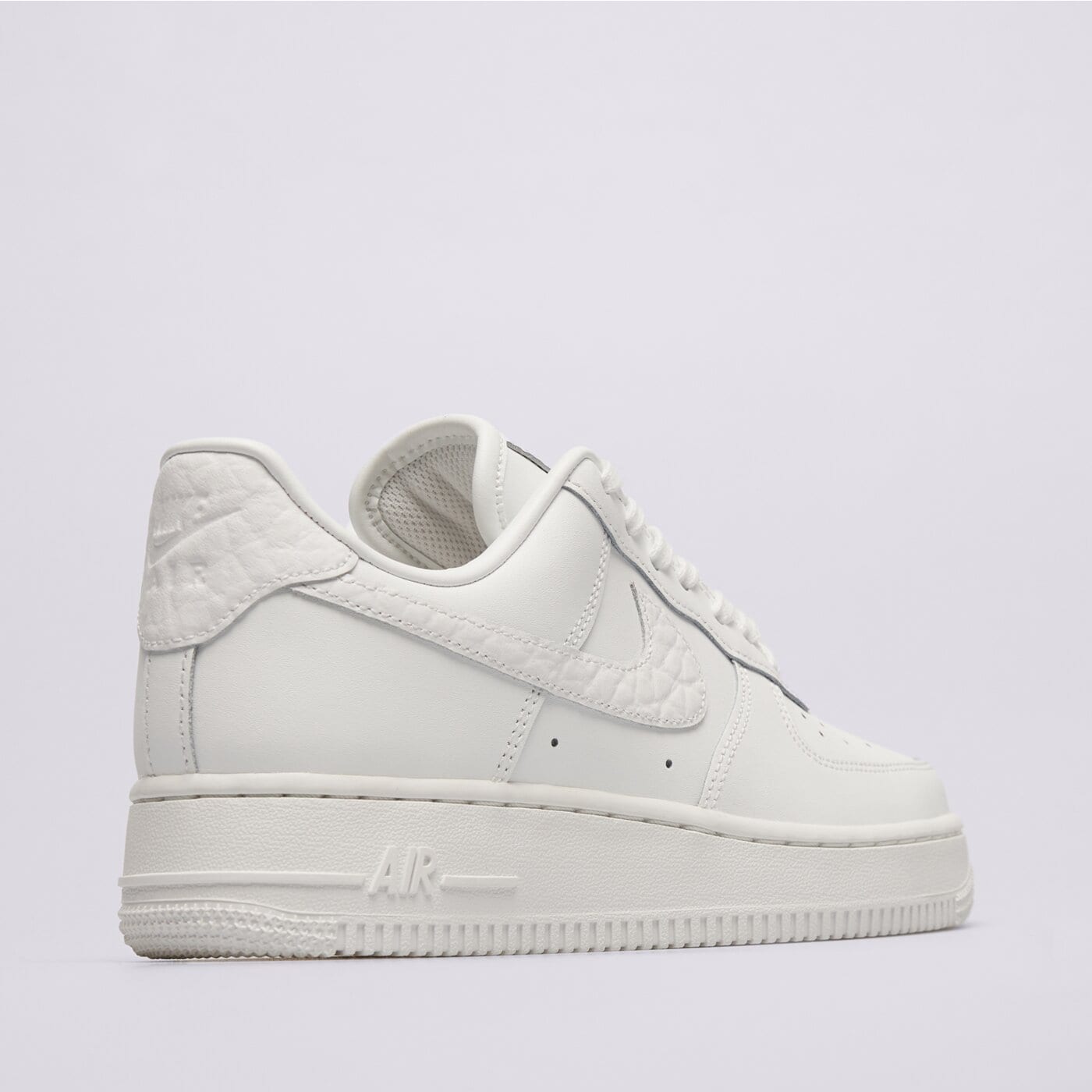 Дамски маратонки NIKE W AIR FORCE 1 '07 LO NJ im6485-121 цвят бежов